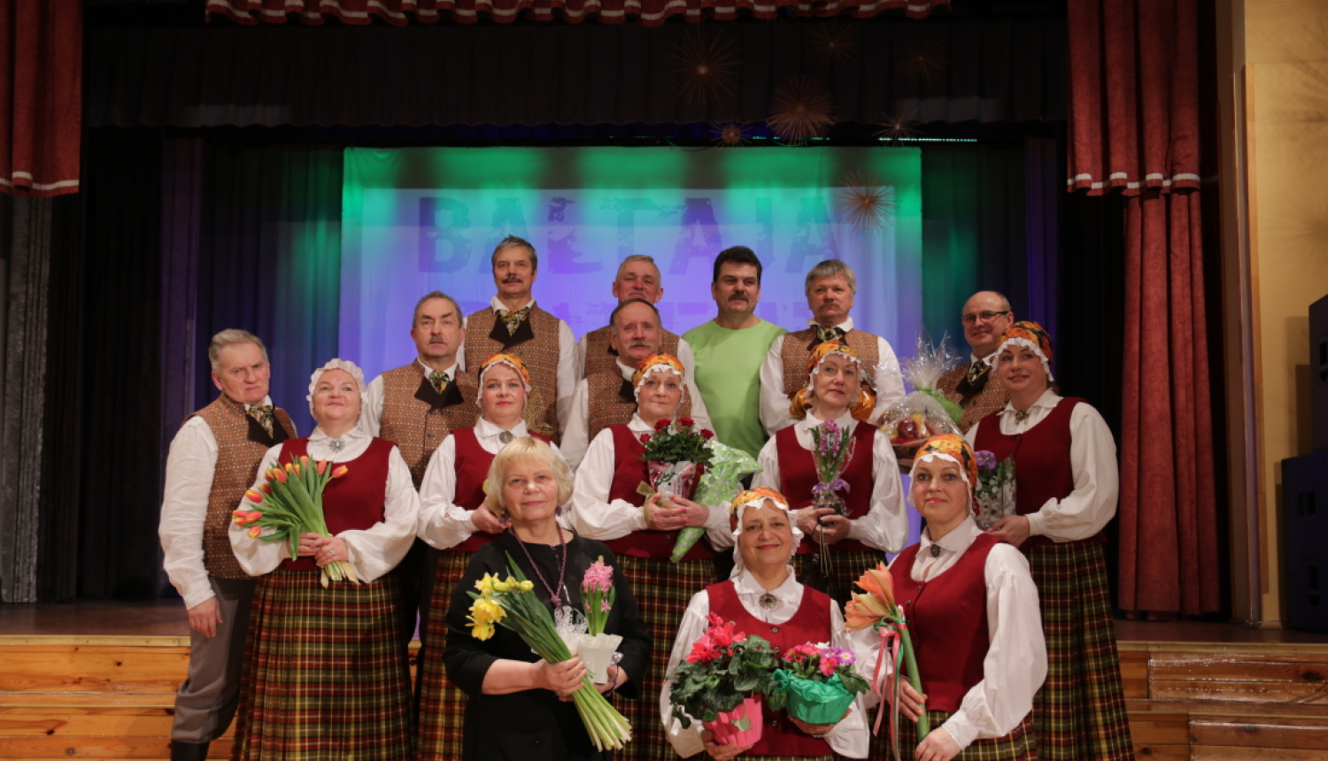 Suntažos sadancis dejotājus griež deju virpulī