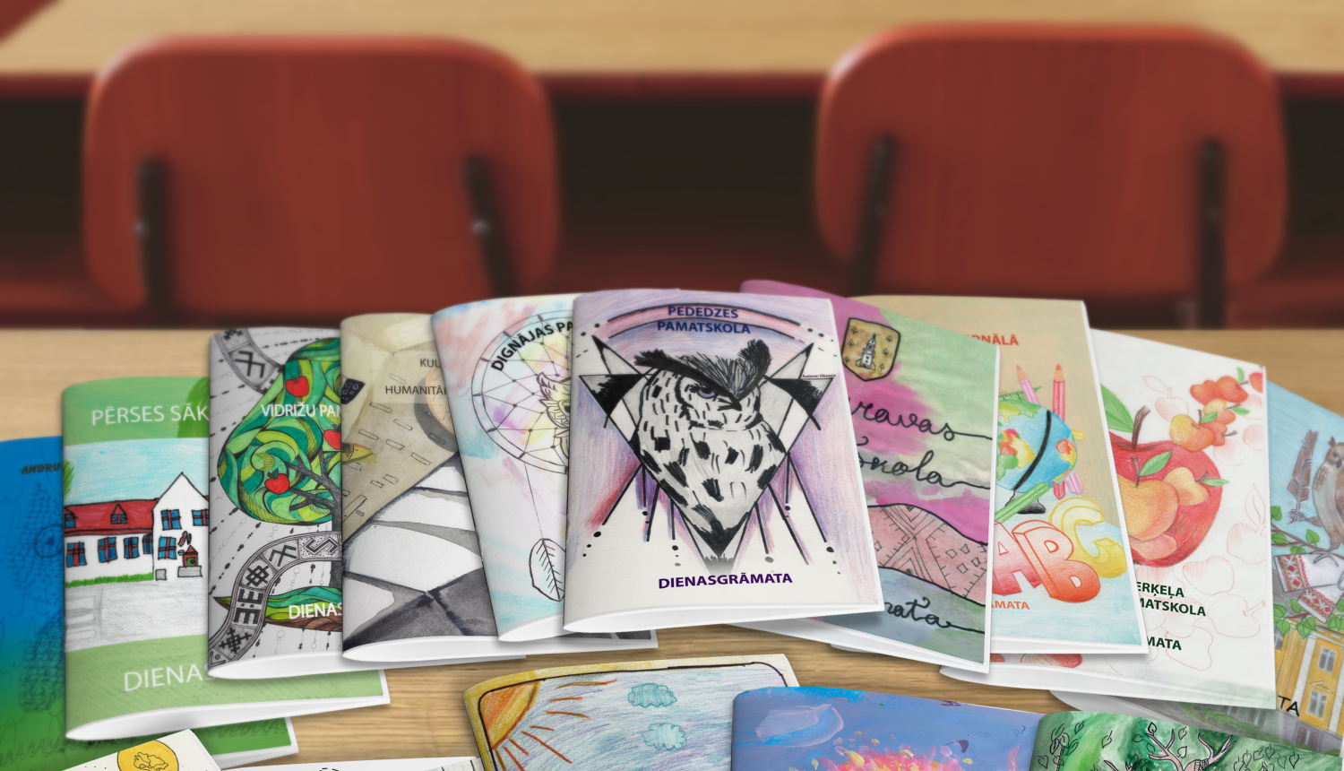 Skolēni saņem personalizētas dienasgrāmatas