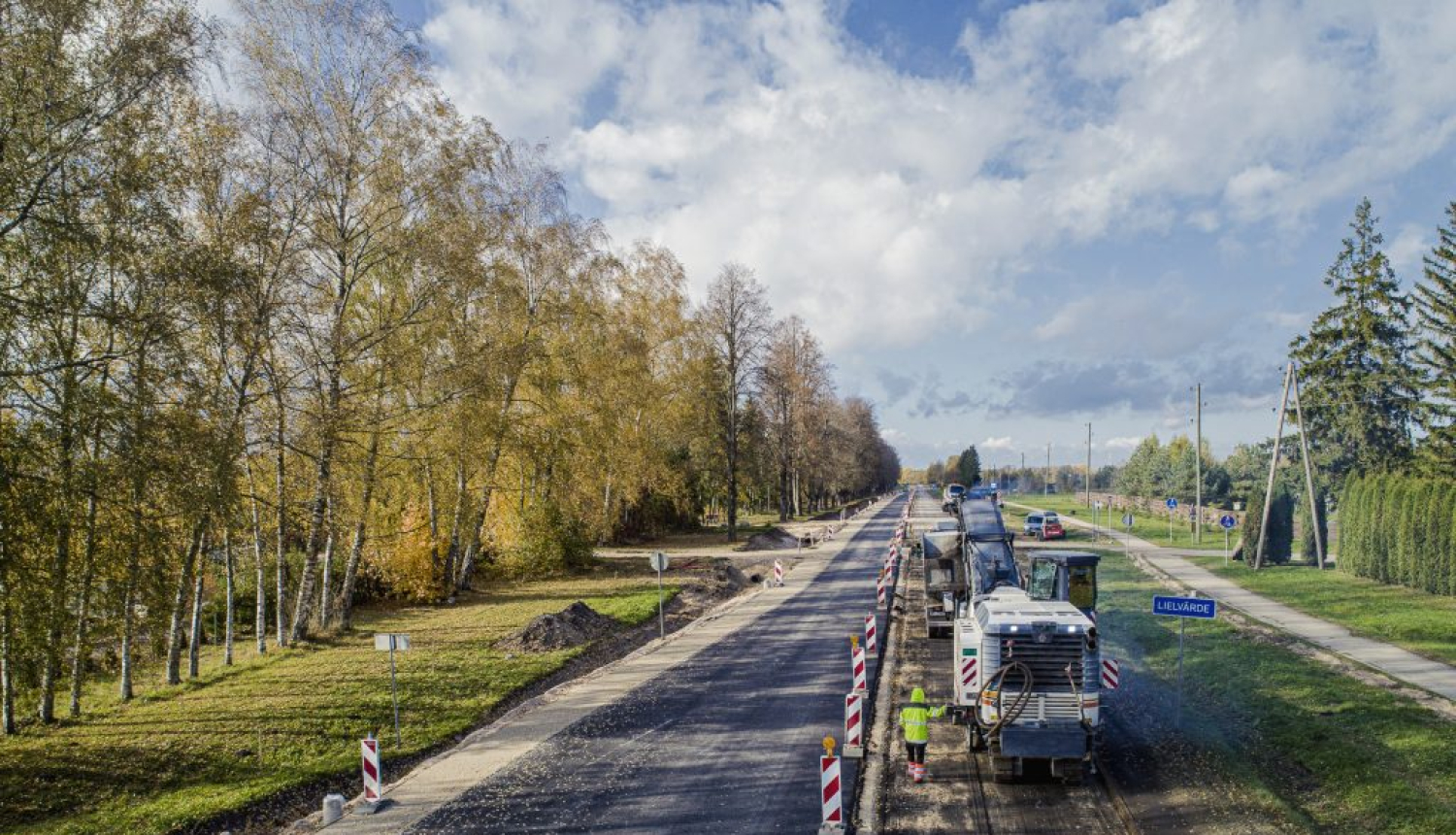 Lielvārdē atsāk Daugavpils šosejas posma būvdarbus