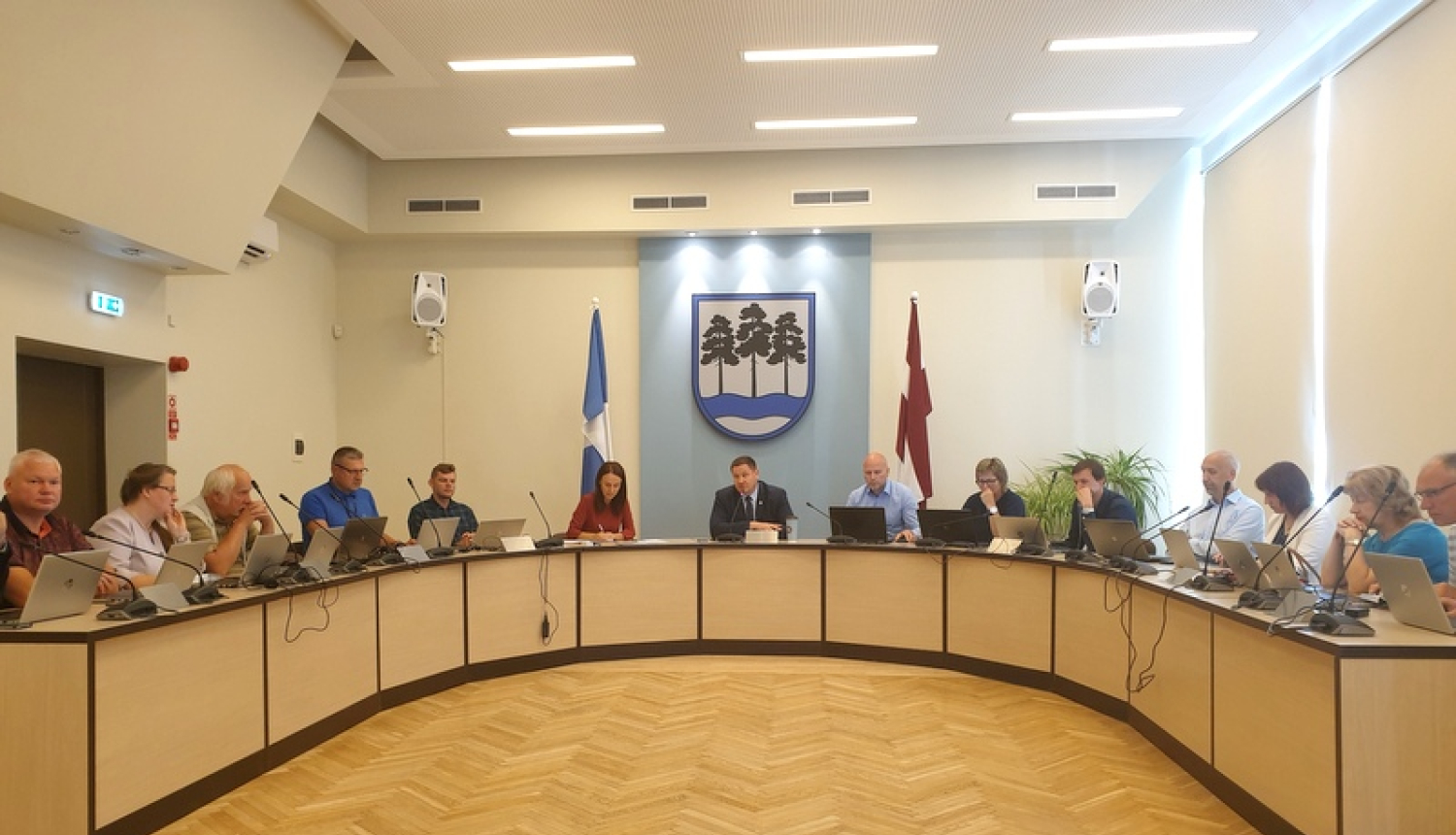 Apstiprina Ogres novada Izglītības pārvaldes nolikumu un amatus