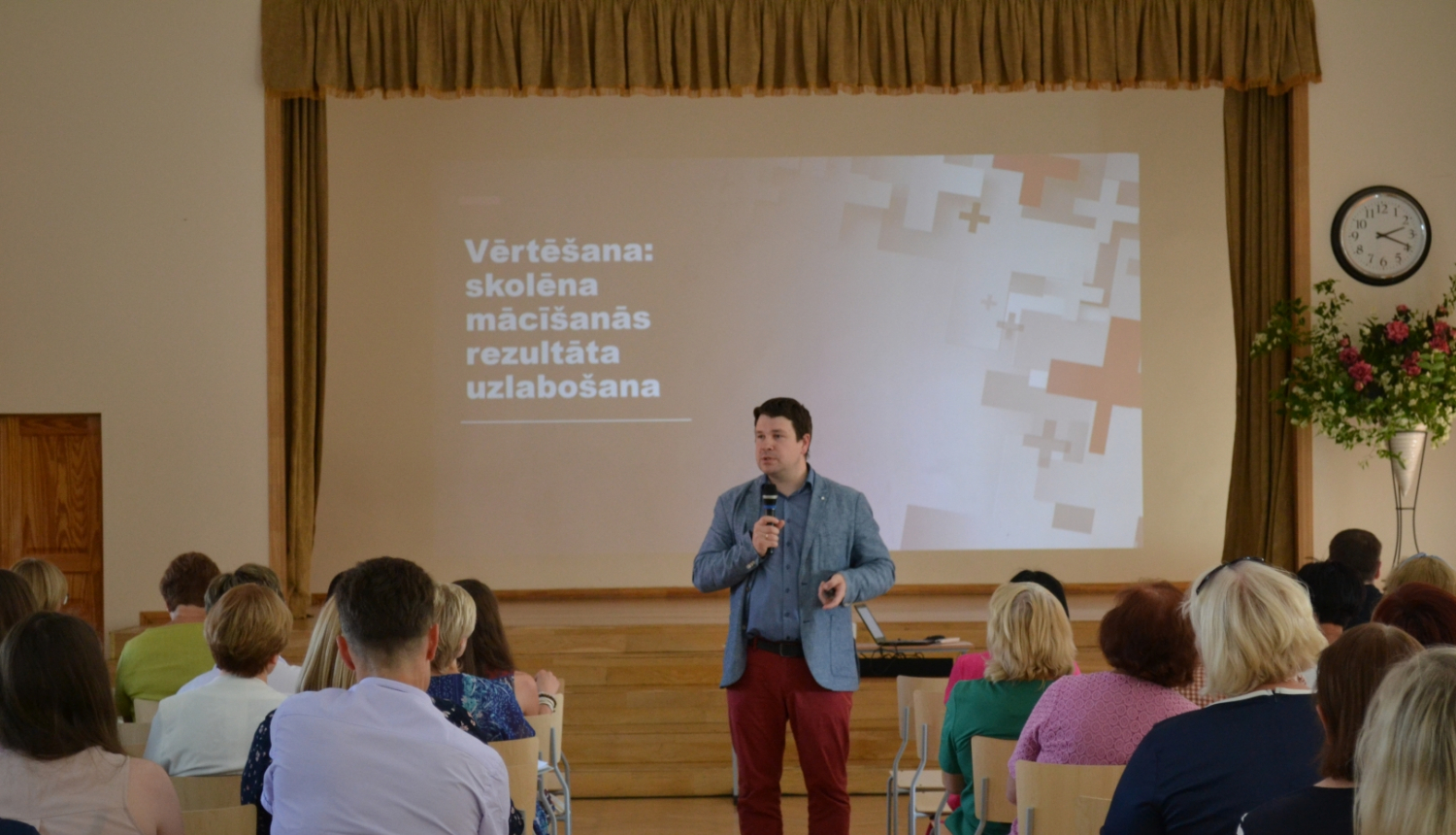 Ogres 1.vidusskolā notiek metodiskā konference “Iedvesmot. Mācīties. Darīt”