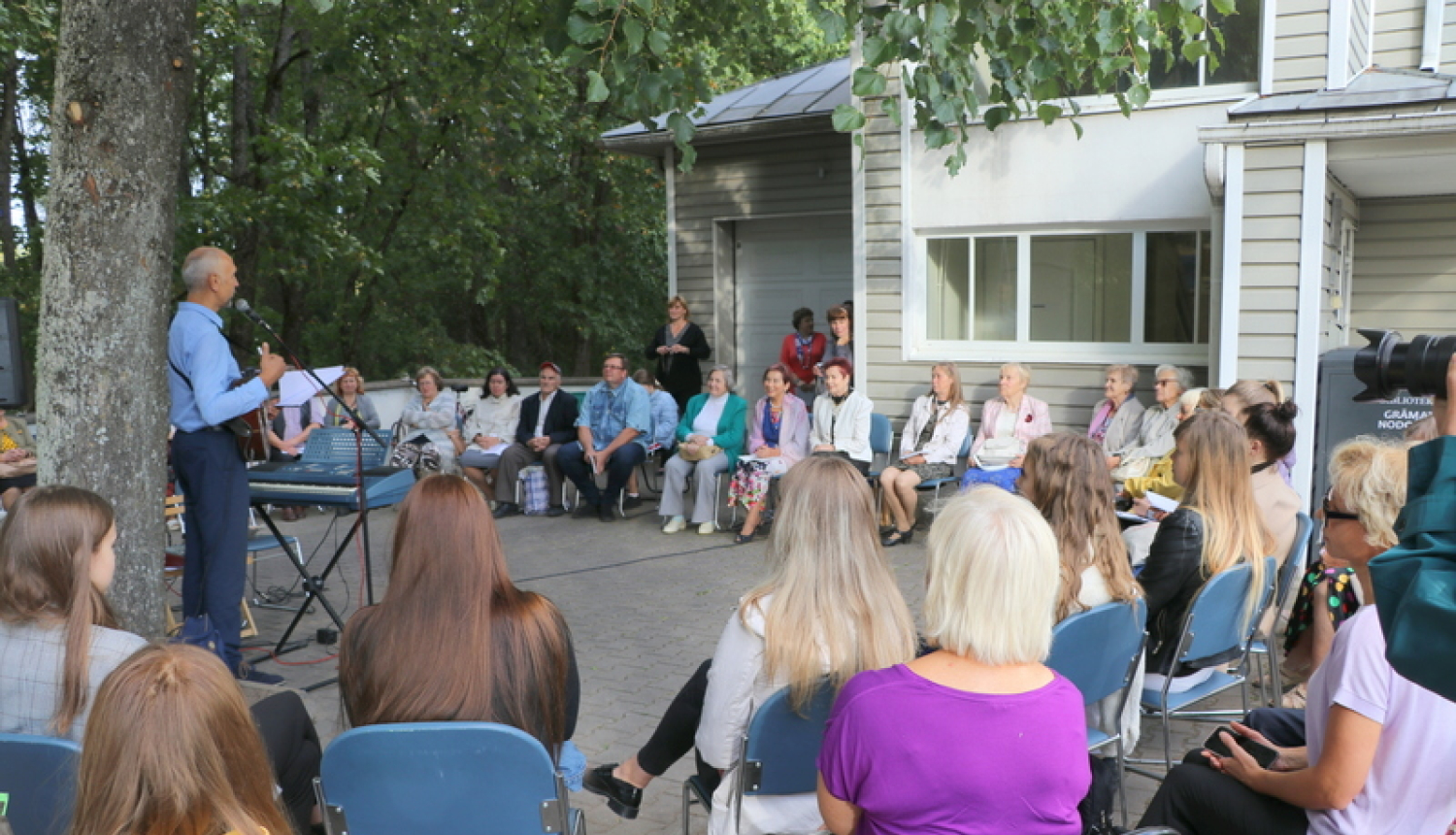 Dzeja uzzied Zvaigžņu ielā