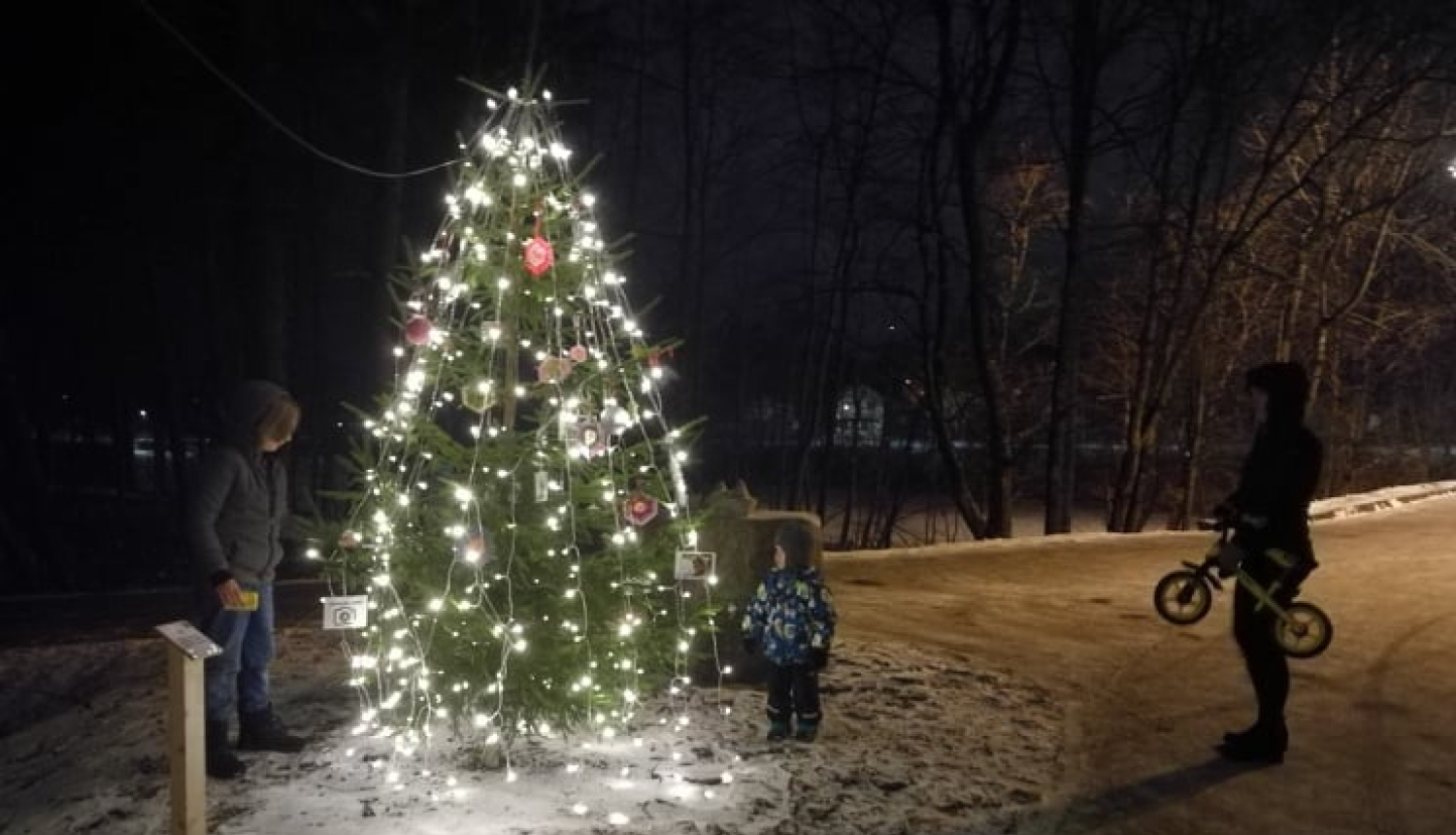 ONKC amatiermākslas kolektīvi rotā eglītes