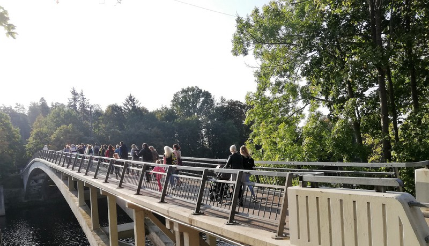 Šonedēļ uzsāks gājēju tilta izgaismošanas darbus