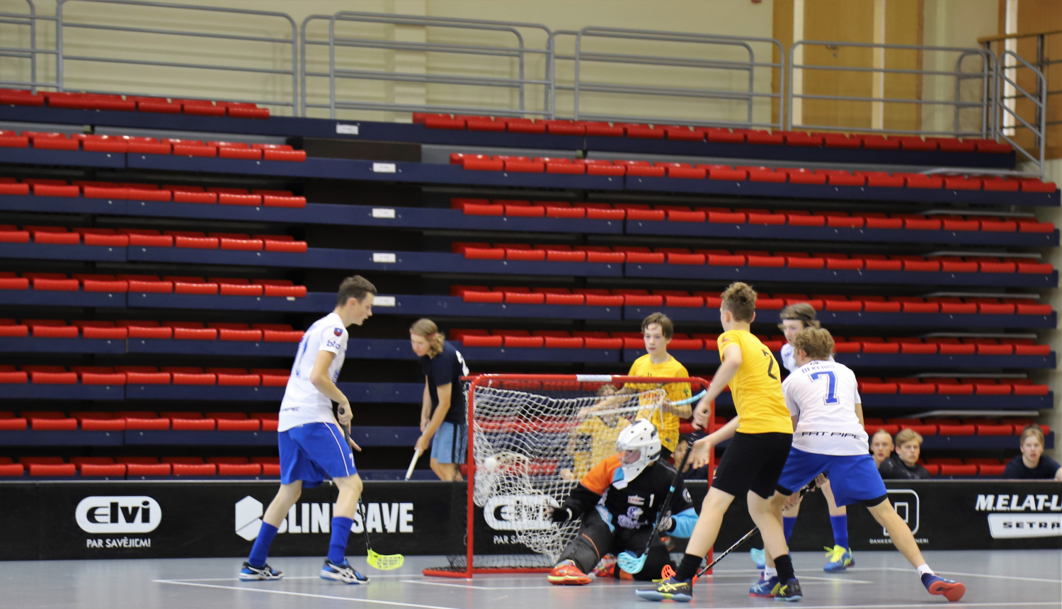 Ogres florbolisti gūst panākumus starptautiskās sacensībās Cēsīs