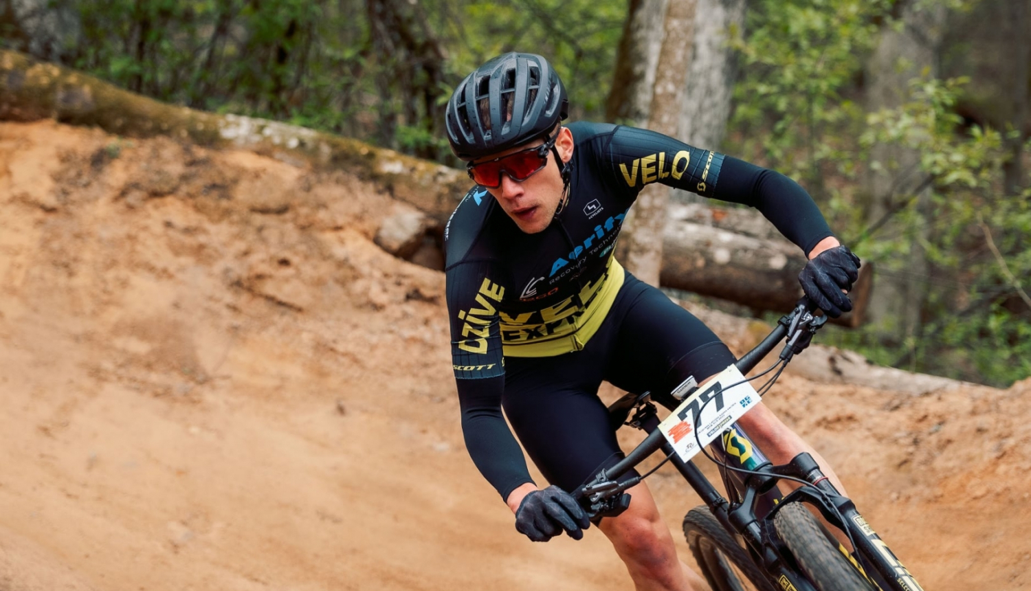 Riteņbraucējs "VeloExpress" Latvijas čempionāta MTB XCO krosā