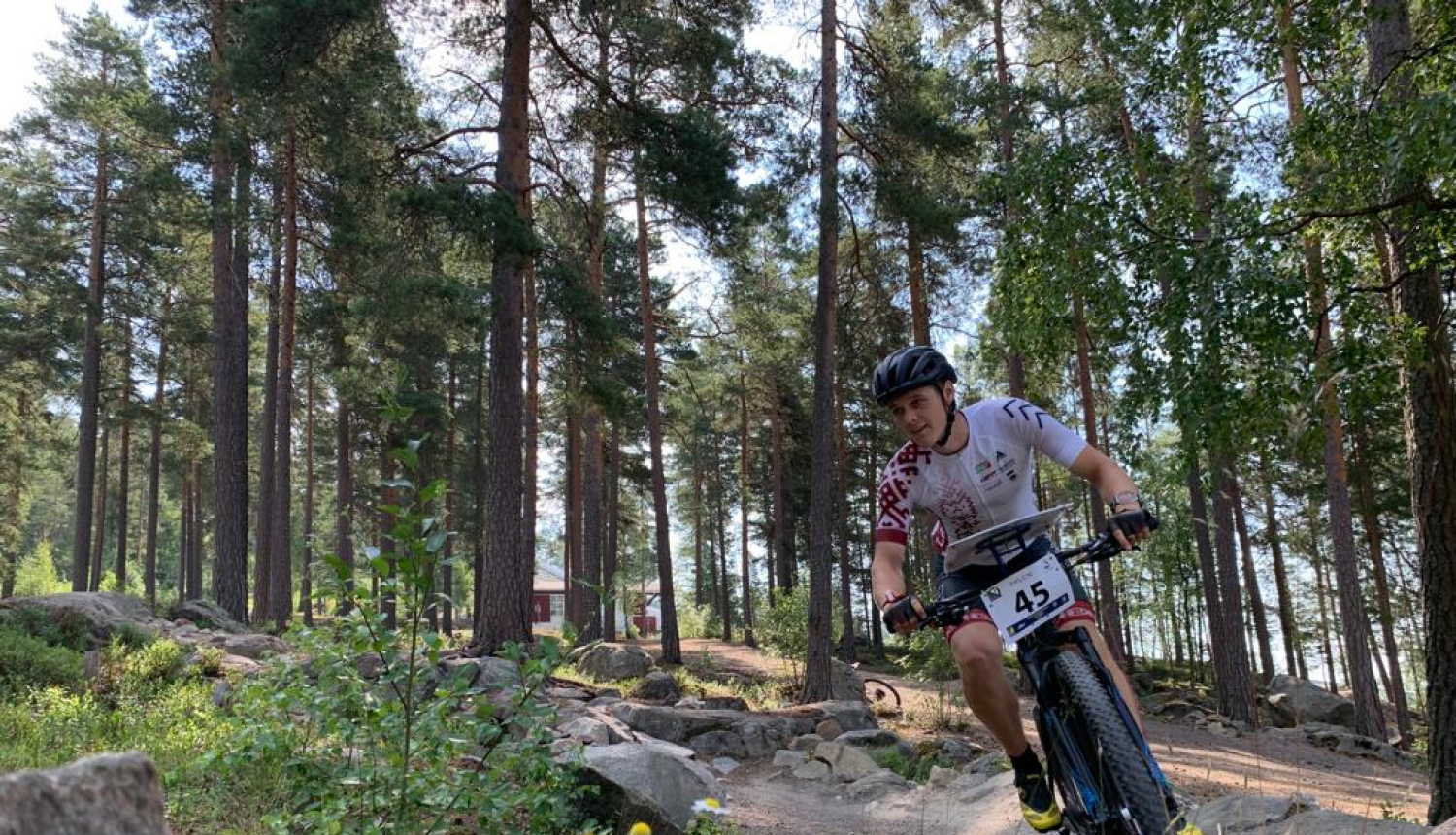  Andris Sarksņa distancē