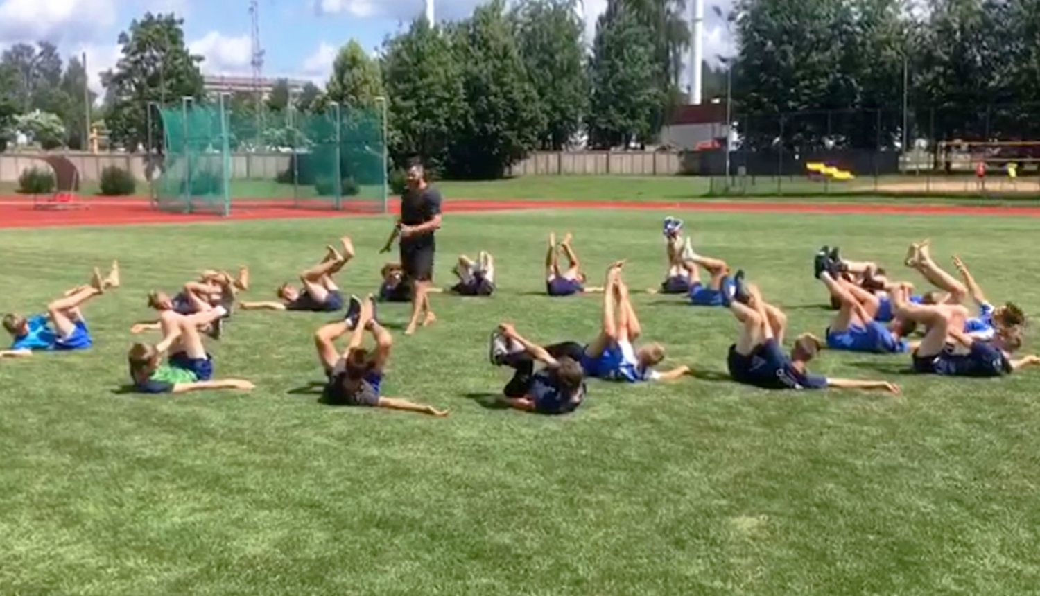 Jaunie futbolisti uzlabo fizisko sagatavotību