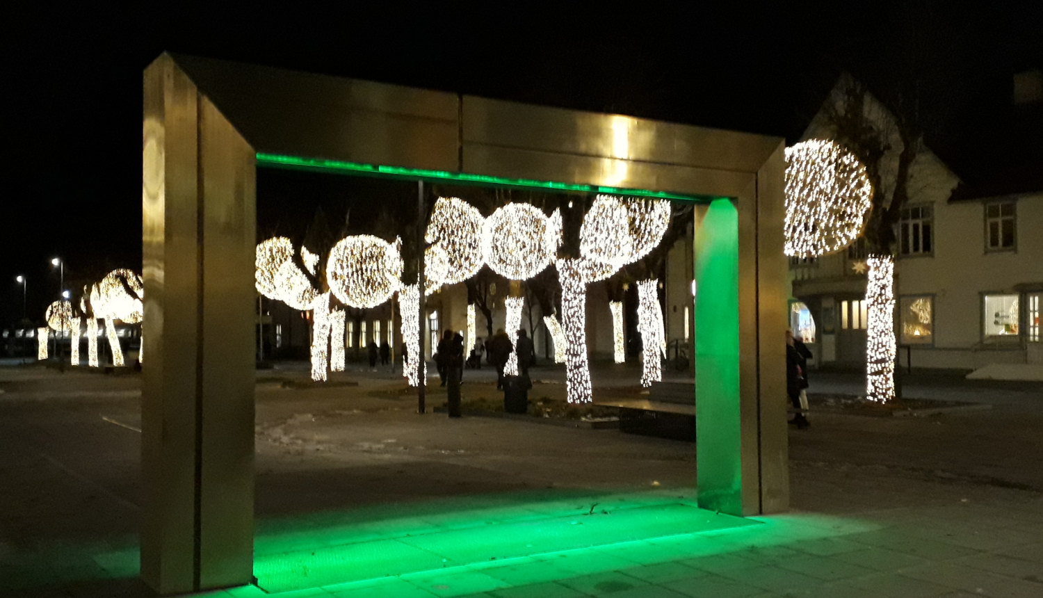 Digitālā strūklaka atdzīvojusies gaismās