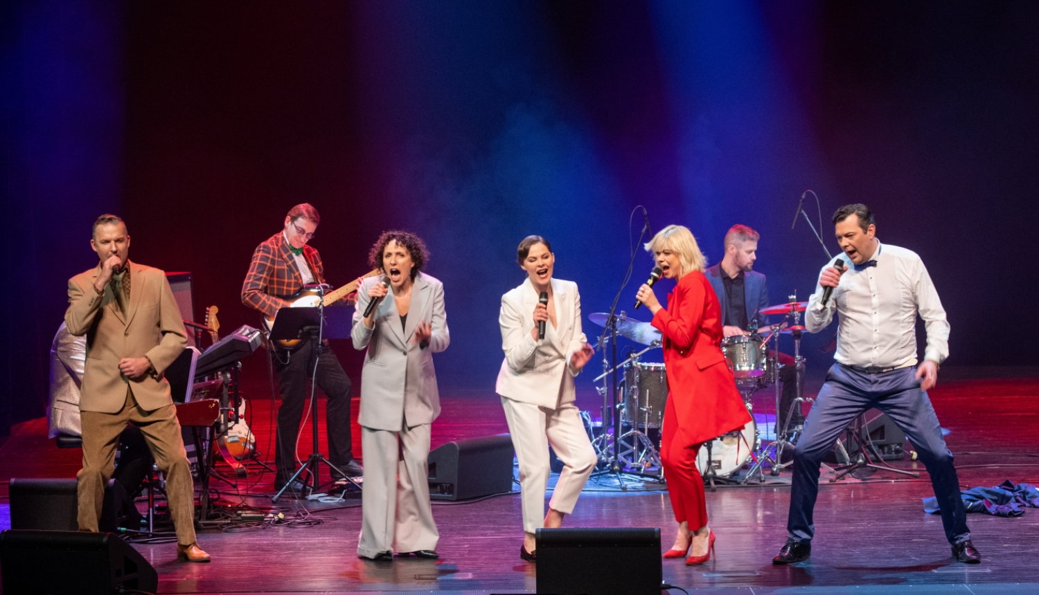 Latvijas Nacionālā teātra aktieri Dita Lūriņa, Mārcis Maņjakovs, Egils Melbārdis, aktrise, komponiste un dziedātāja Zane Dombrovska, Liepājas teātra aktrise Karīna Tatarinova