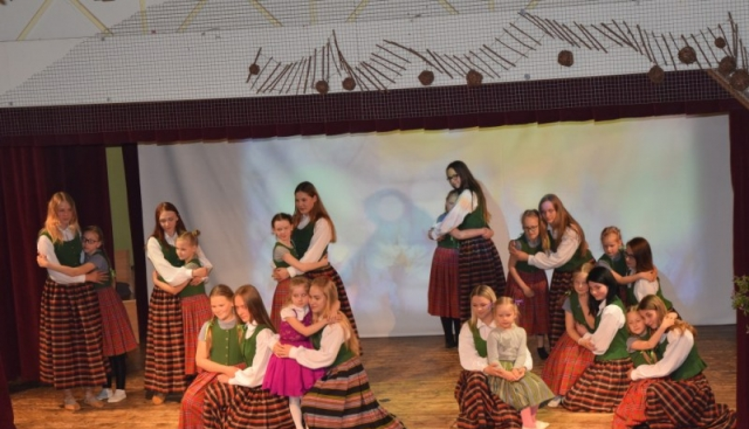 Ķeipenē māmiņām uzstājas ar izrādi “Īkstīte”