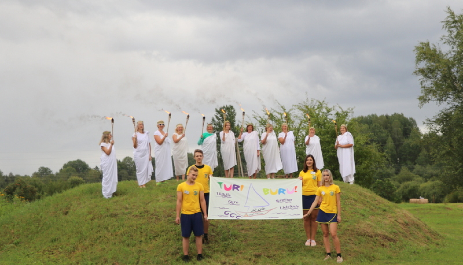 Mazozolos aizvadītas ikgadējas starpnovadu izglītības darbinieku sporta spēles