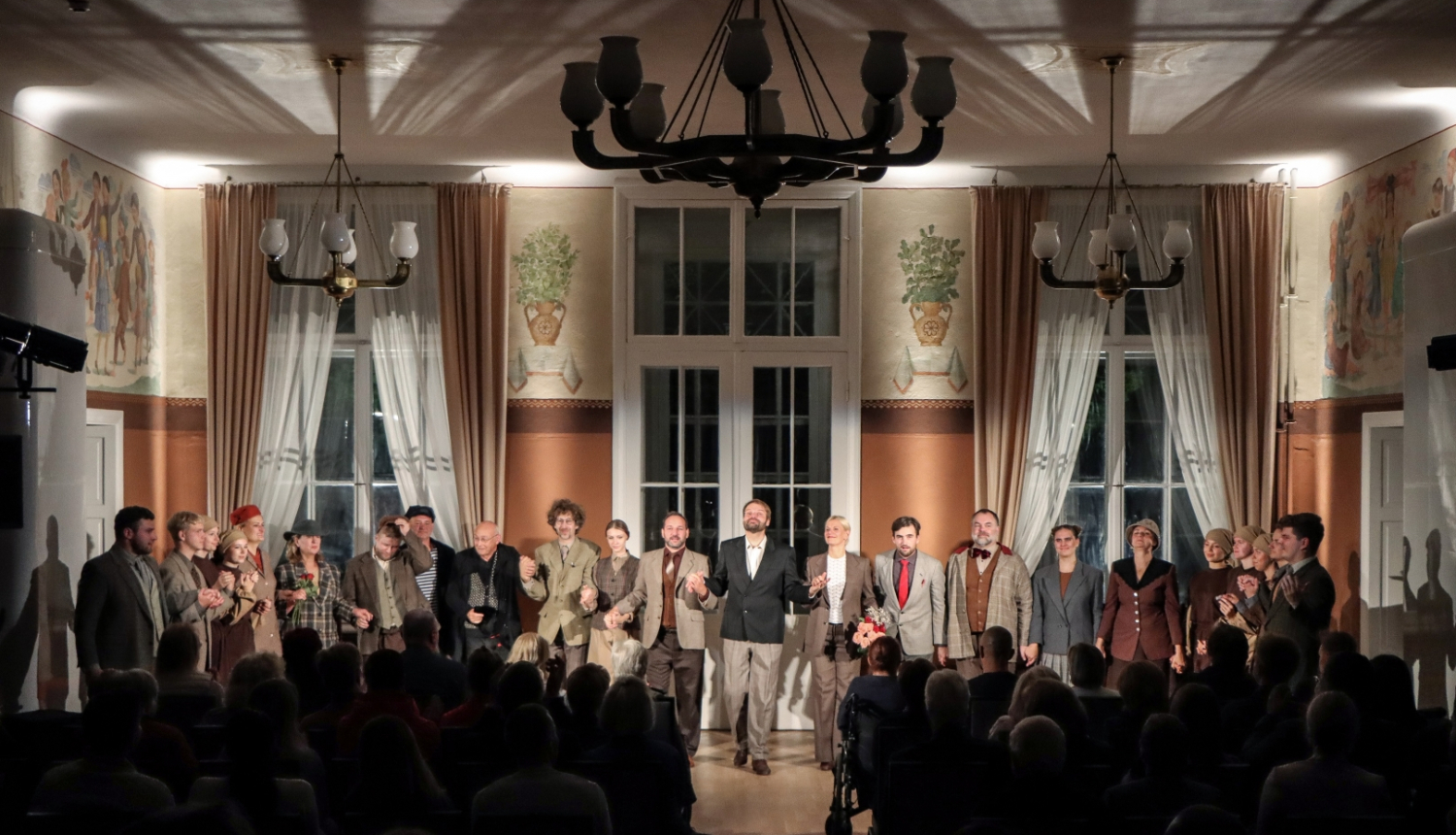 Aina no Ogres teātra izrādes "Sanatorija"