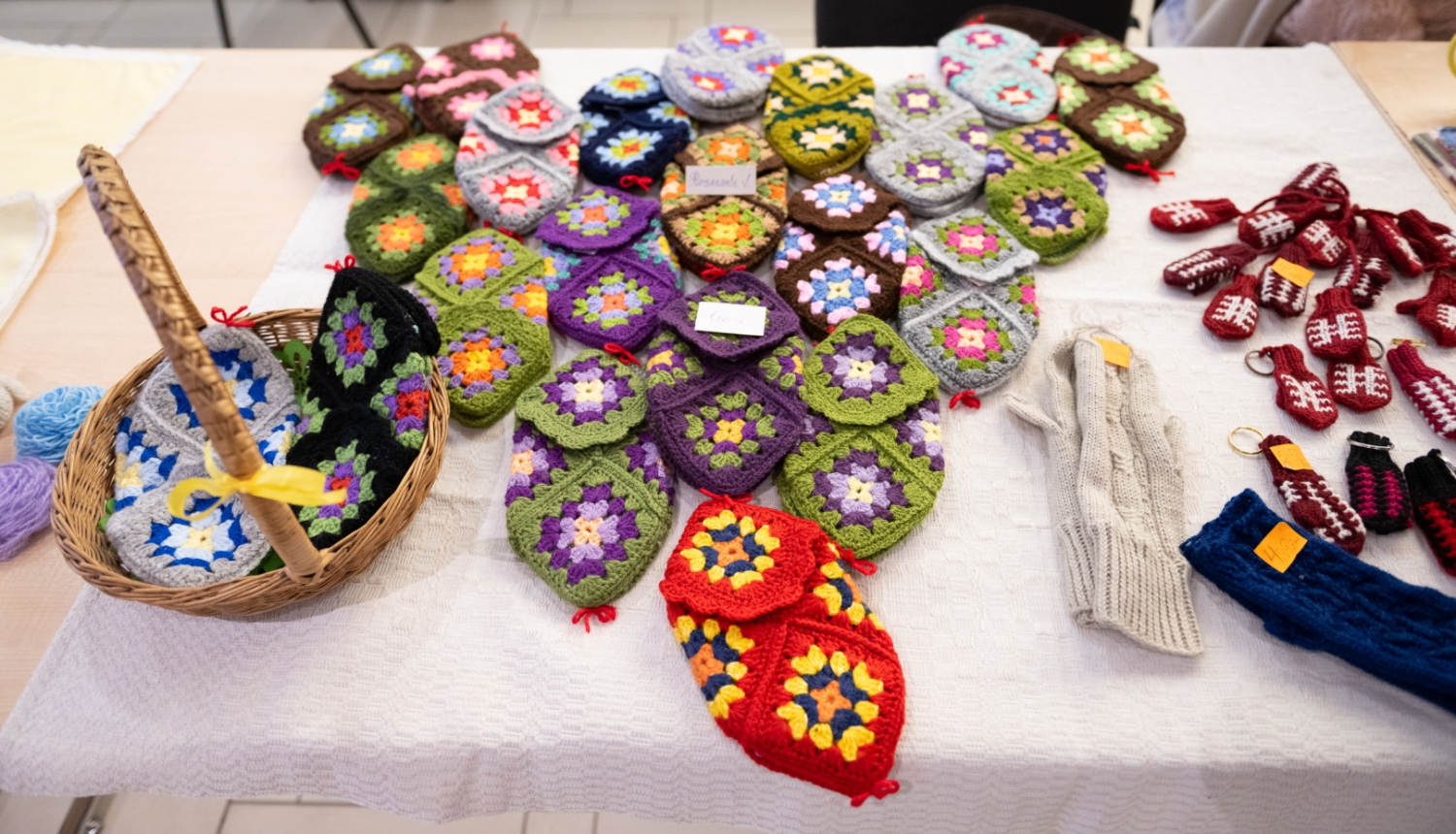 Izstāde - tirdziņš "No sirds uz sirdi" Ogres novada Kultūras centra Izstāžu zālē