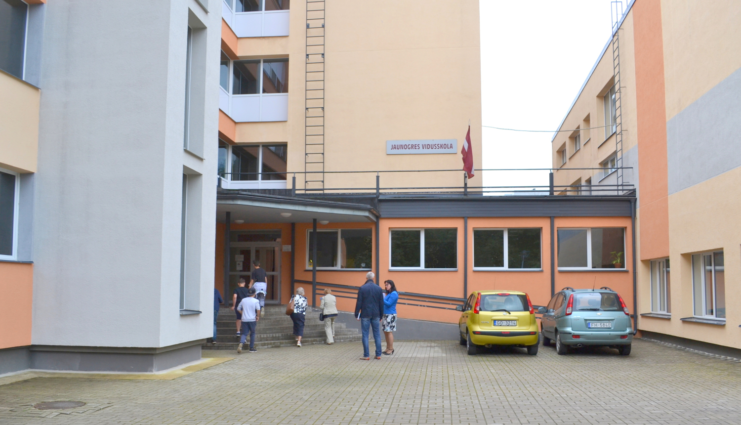 Jaunogres vidusskola aicina