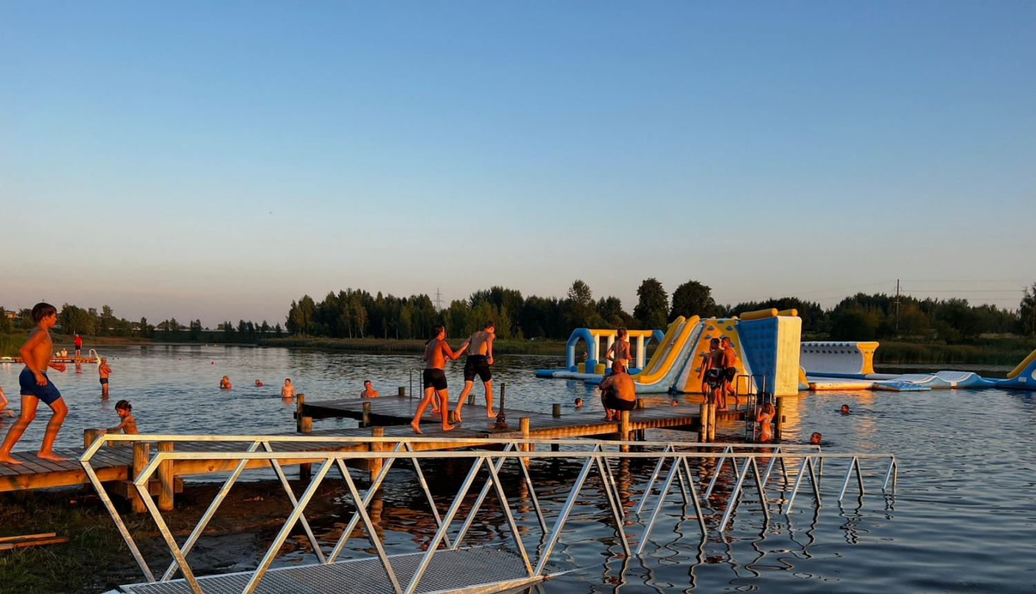 Jauns aprīkojums vecupes pludmalē