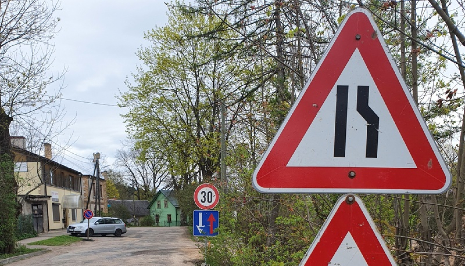 Līdz maija beigām ierobežos satiksmi Rīgas ielas posmā