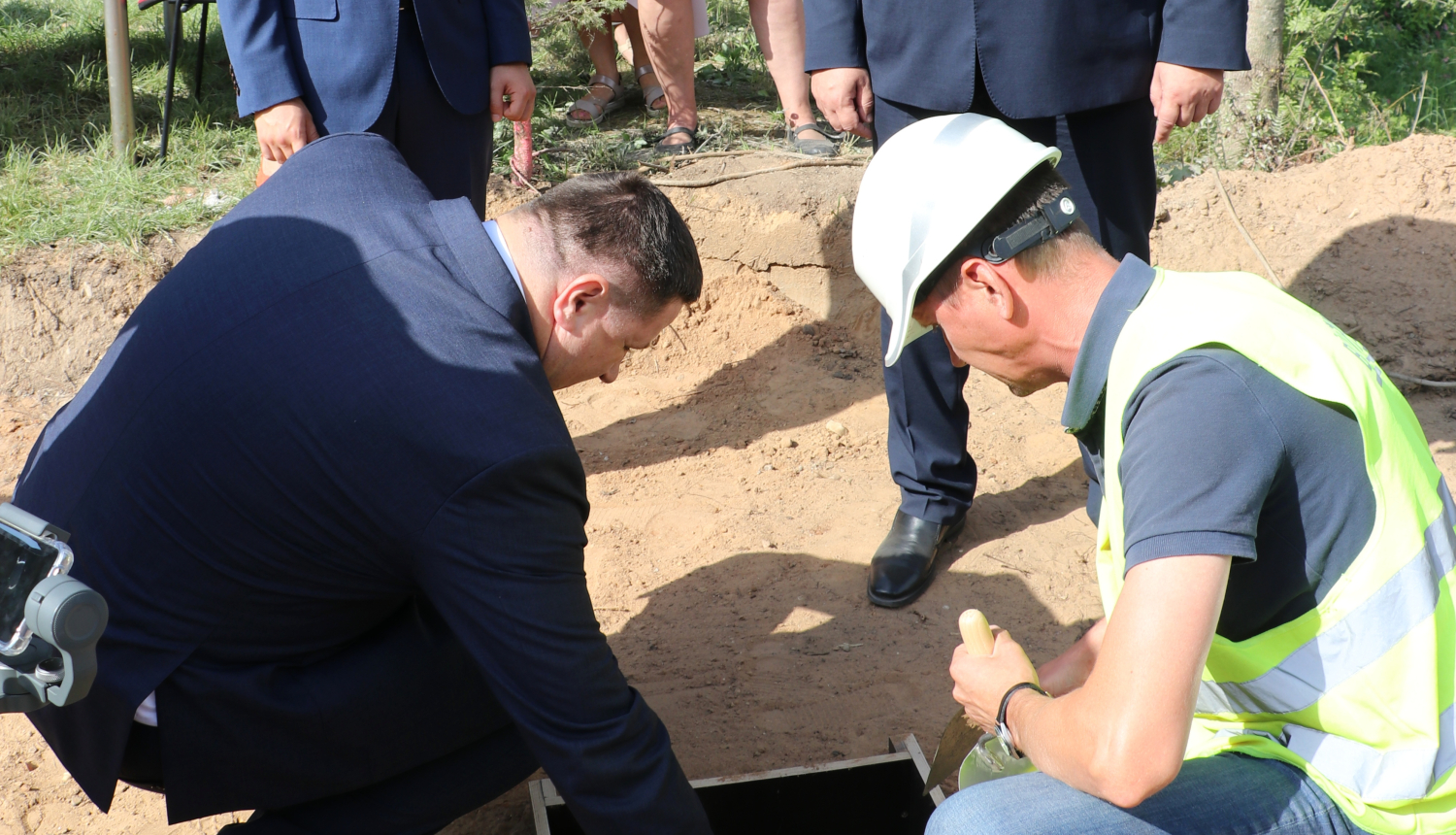 Topošā gājēju tilta pamatos iemūrē kapsulu ar vēstījumu