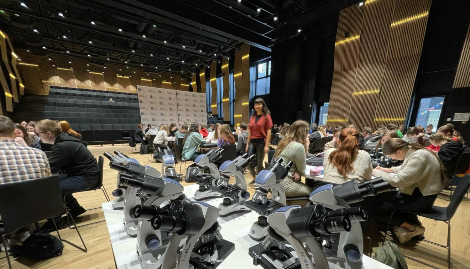 Konkursa Bio-ķīmiski aktīvs dalībnieki eksperimenta laikā