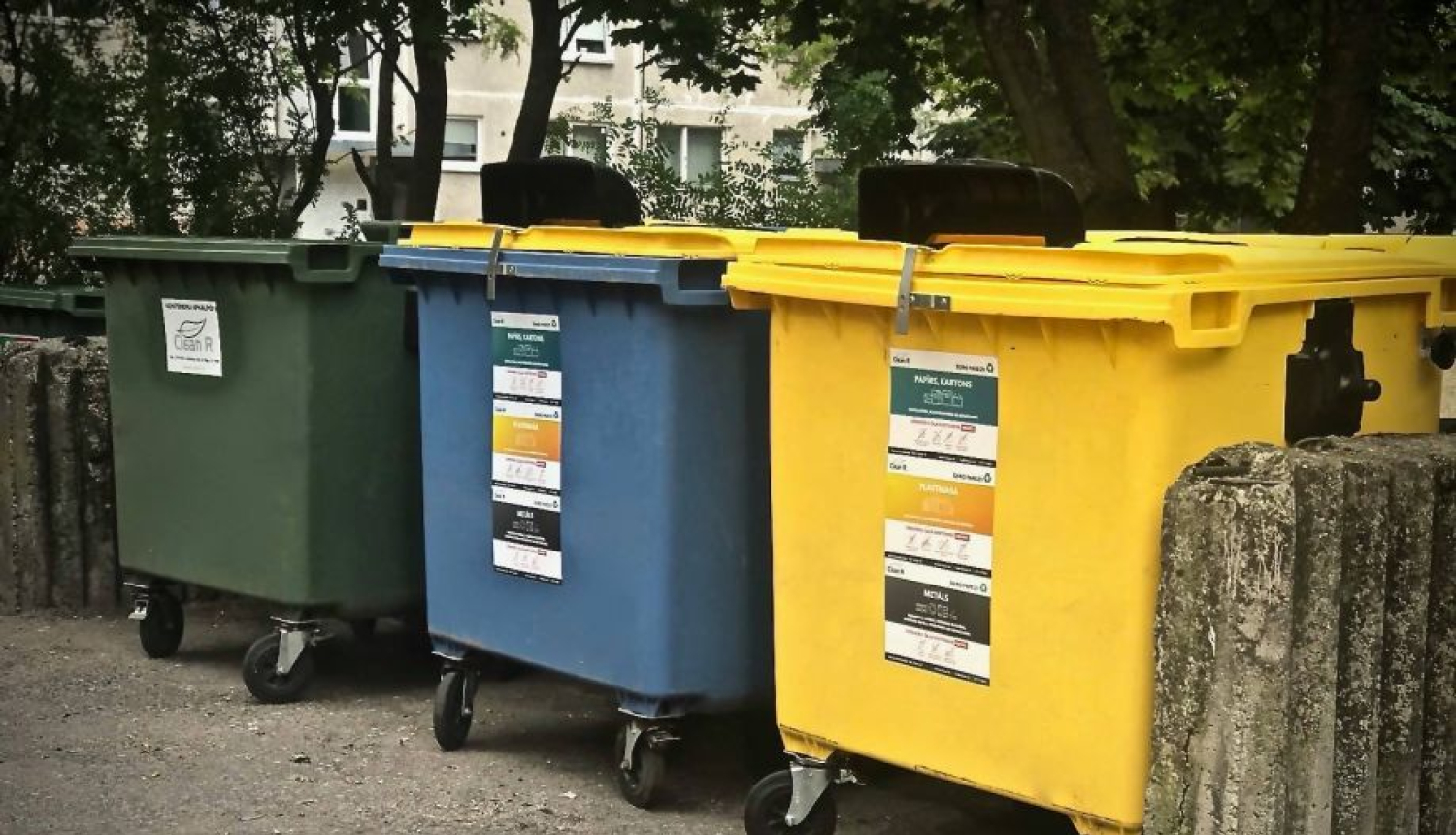 Sadzīves un šķiroto atkritumu konteineru izmantošana