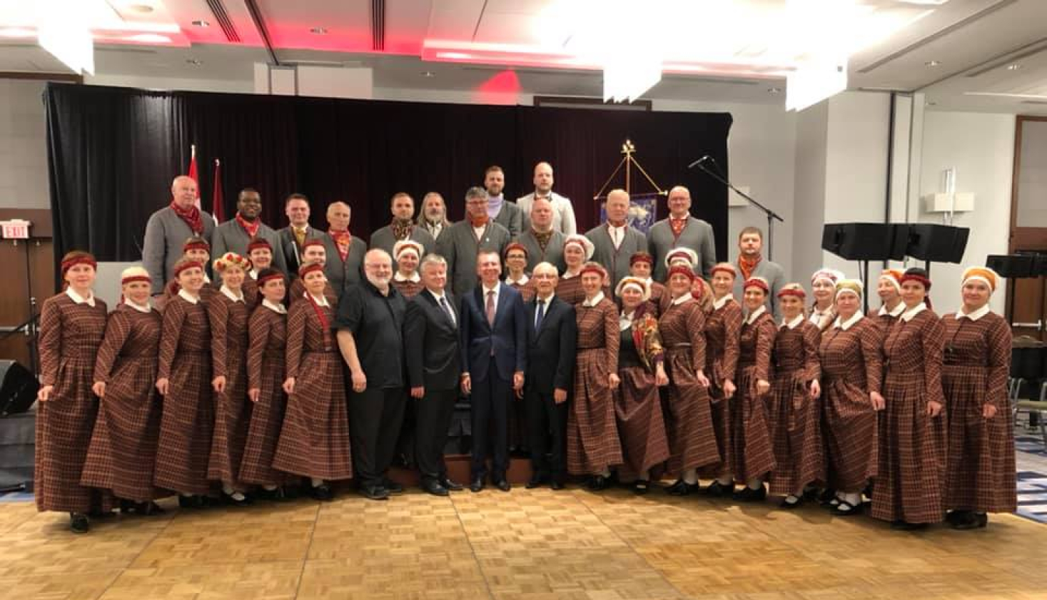 Koris “Ogre” skan Latviešu dziesmu un deju svētkos Kanādā