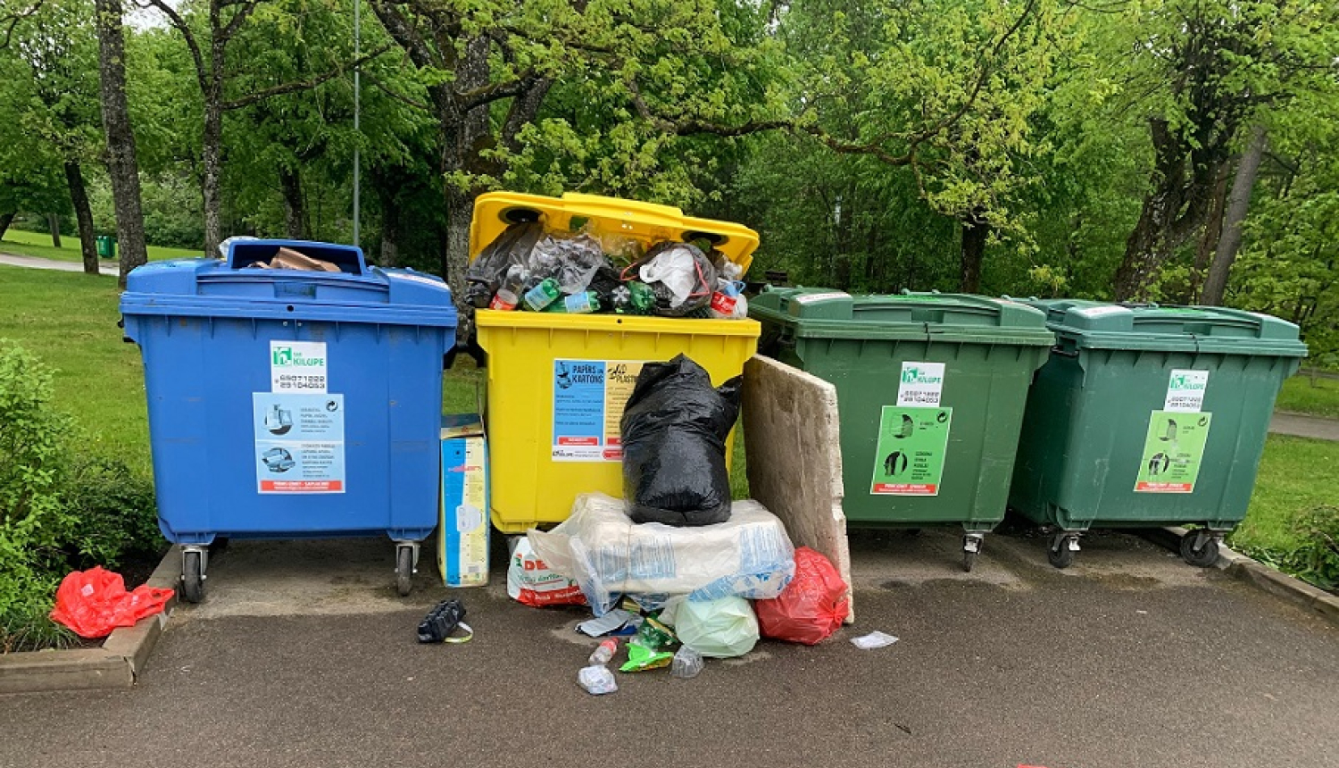 Krasta laukums, konteineri