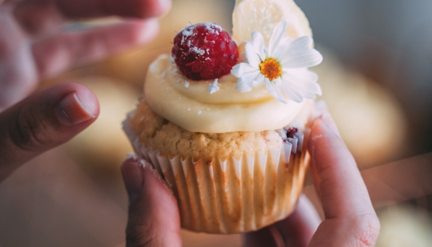 Kūciņa ar krēmu un ziediņu