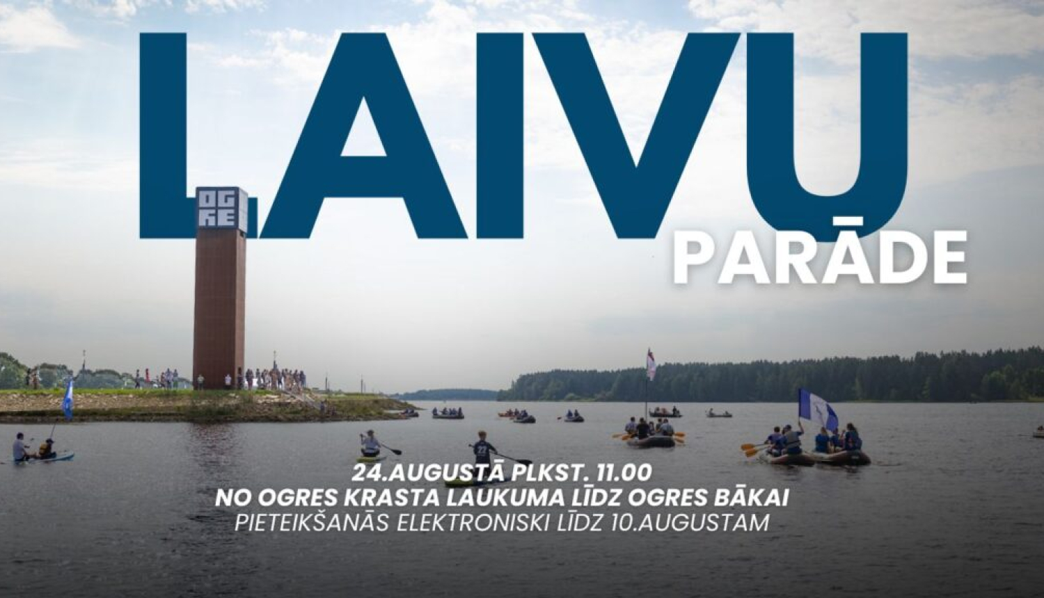 Laivas peld pa upi pie Ogres bākas