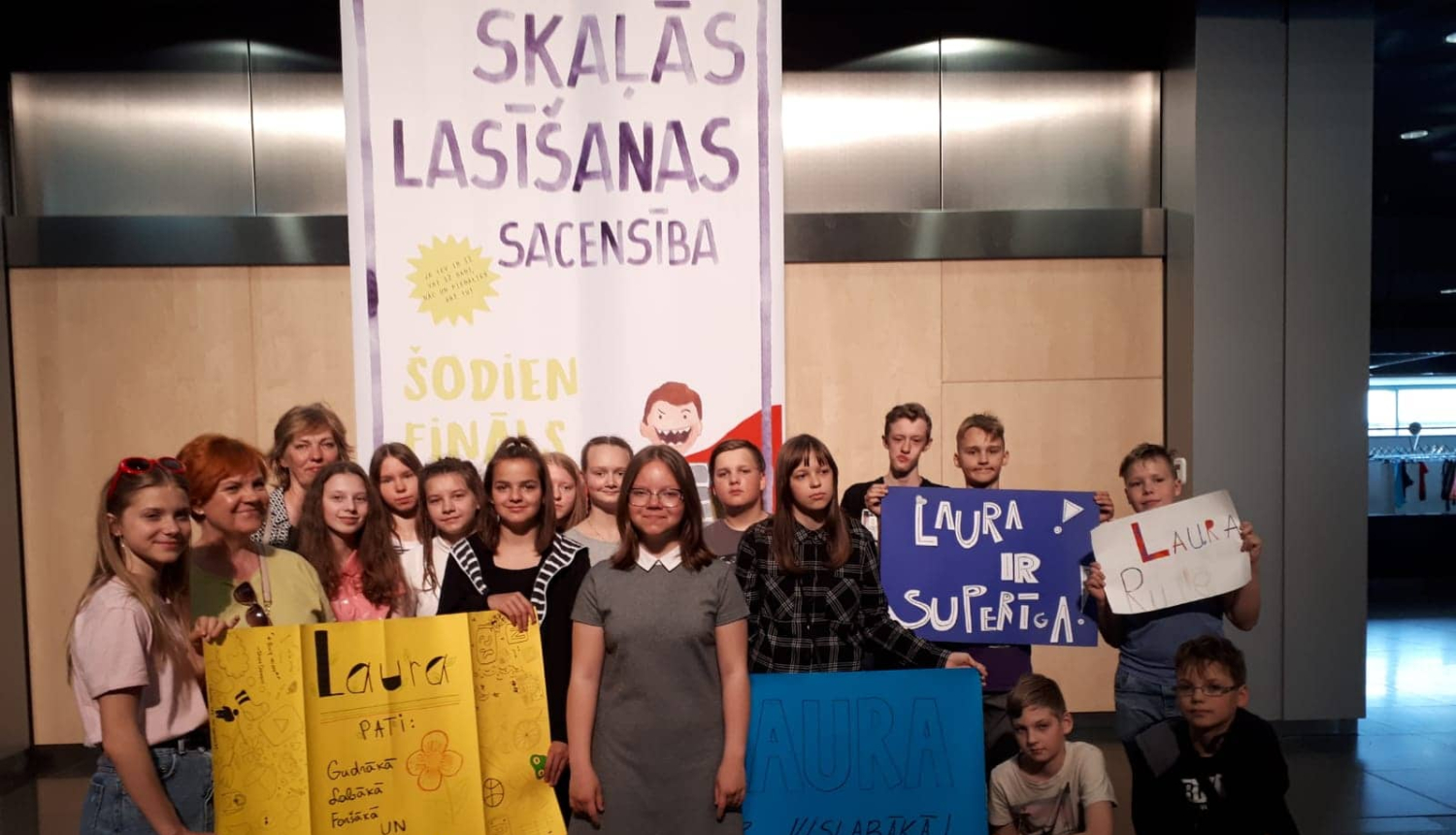 Ogrēniete iegūst trešo vietu Nacionālajā skaļās lasīšanas sacensībās