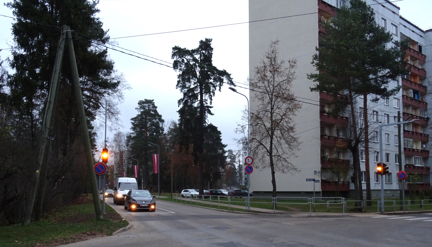 Vidus un Zilokalnu prospekta krustojumā sāks darboties luksofori