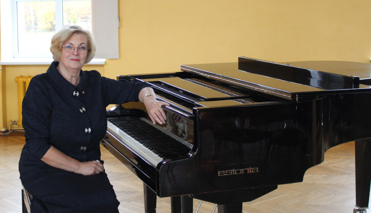Mārīte Puriņa pie klavierēm 2023