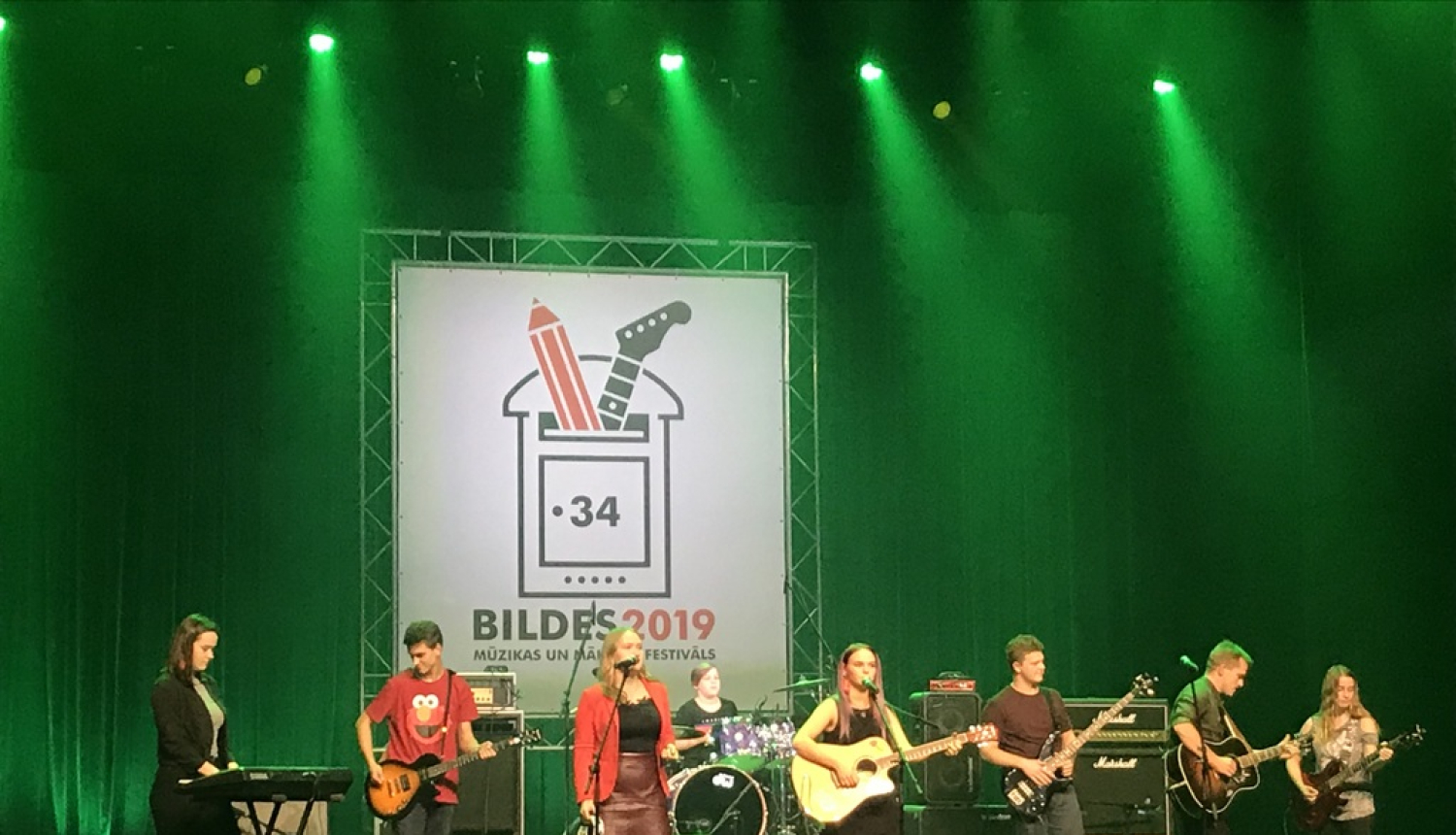 Jauniešu grupa „Tikai runājiet” no Madlienas iekaro  VEF Kultūras pils skatuvi