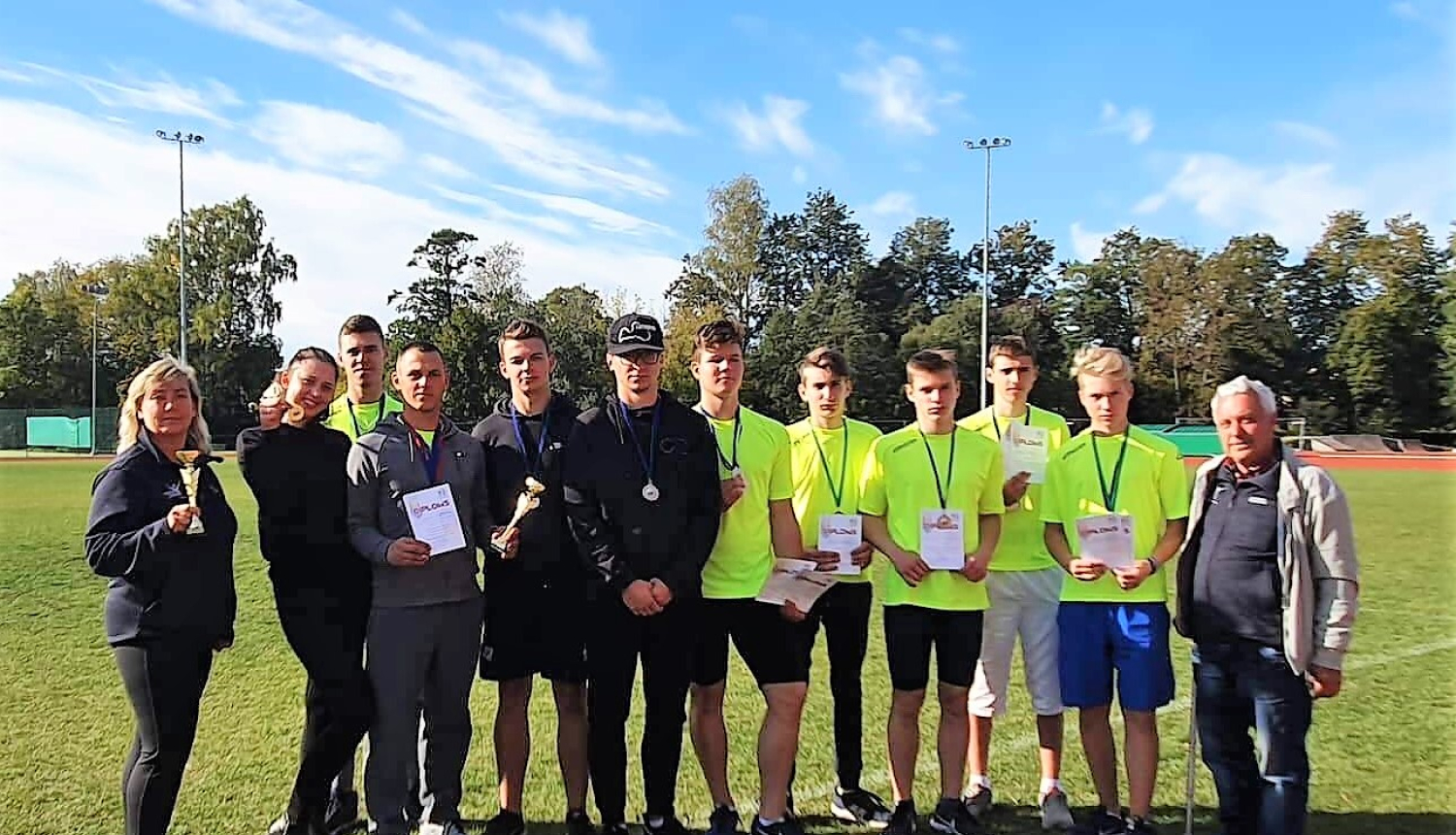 Madlieniešiem divi kausi Latvijas skolēnu spartakiādē