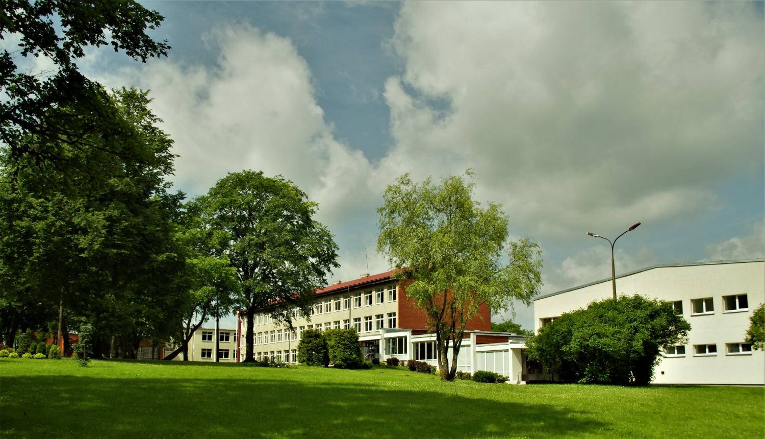 Madlienas vidusskola aicina darbā