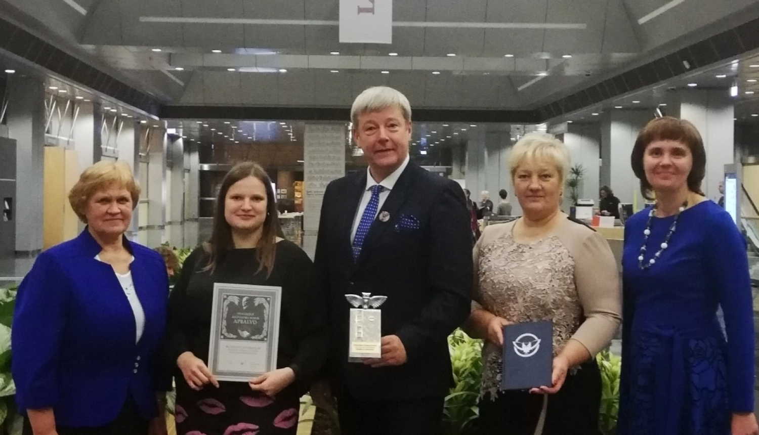 Madlienas vidusskola saņem Draudzīgā aicinājuma balvu par izaugsmi matemātikā