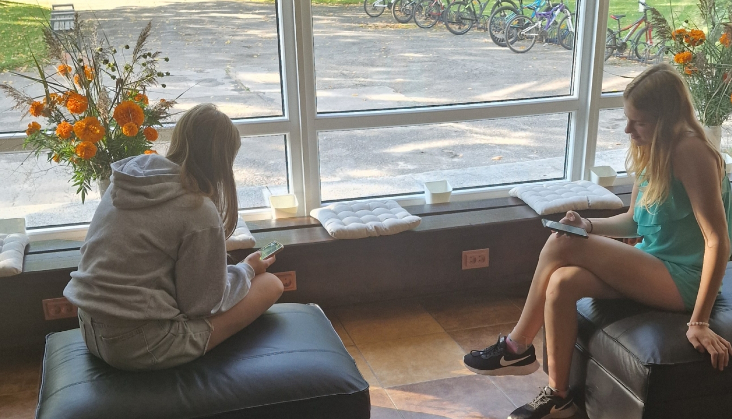 Mobilo ierīču uzlādes stacija Madlienas vidusskolā