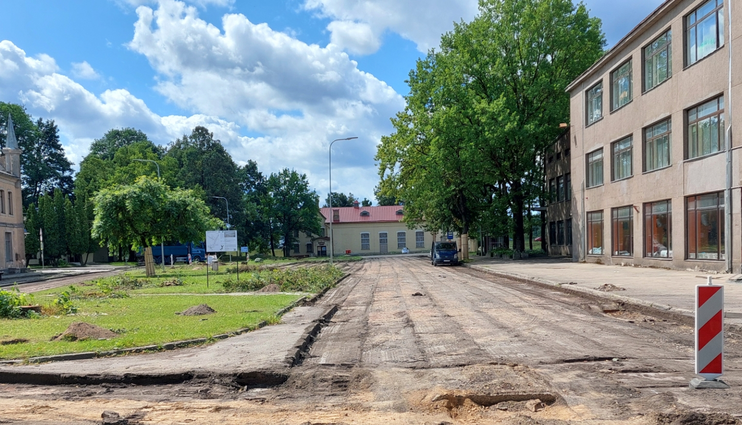 Neatkarības laukuma Ogrē pārbūve, demontēts asfalts 18.07.2024