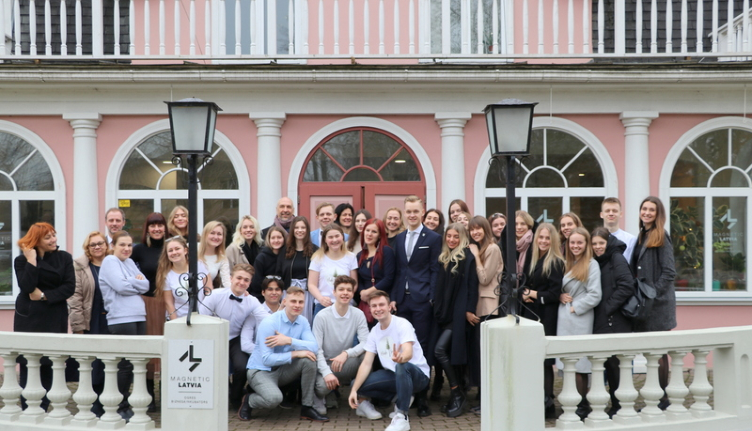 Ogres 1. vidusskolas skolēni īstenojuši sociāli atbildīgus projektus