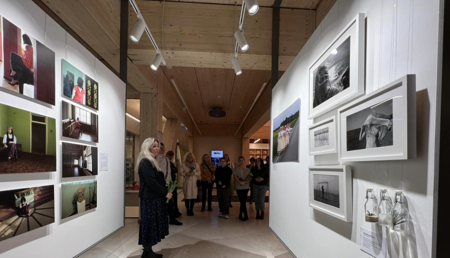 Ogres bibliotēkā apskatāmas foto kluba “Ogre” izstādes