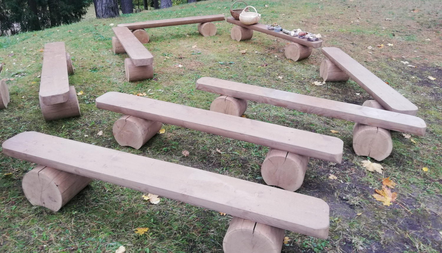 Ogres 1. vidusskolas Zaļā klase - soliņi