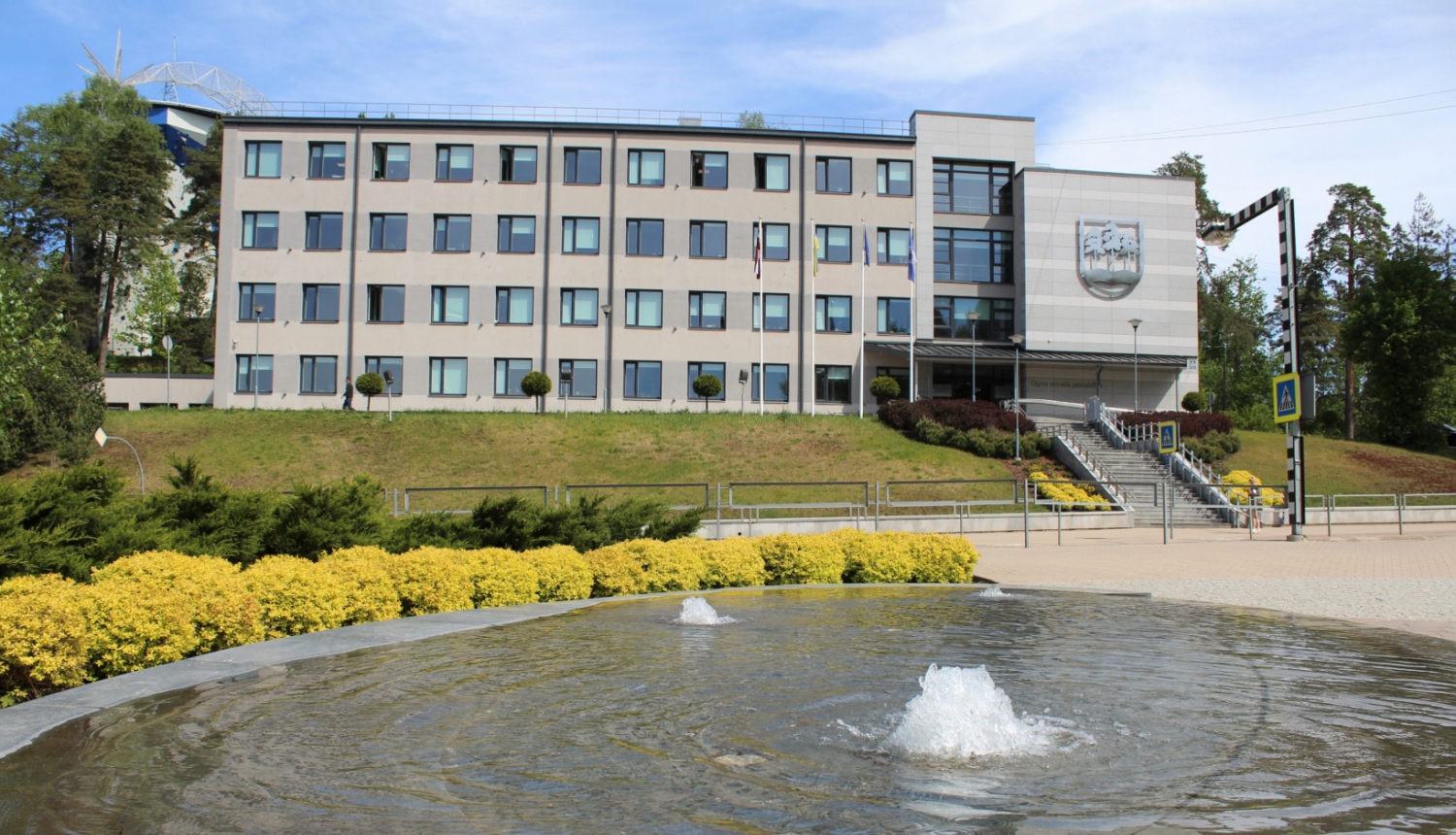 Ogres novada pašvaldības ēka 2023. gada maijā