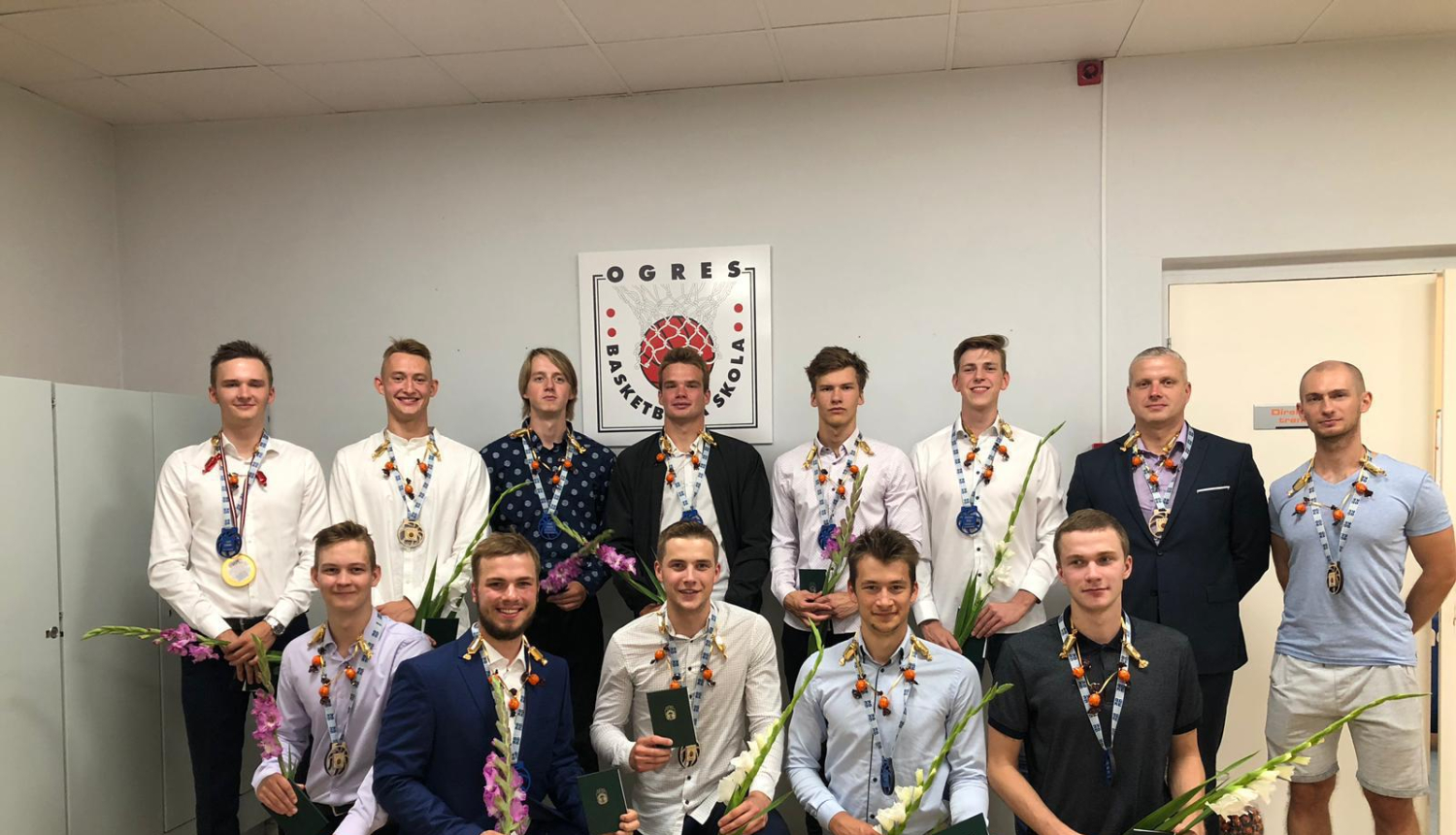 Ogres Basketbola skolu šogad absolvē 15 audzēkņi