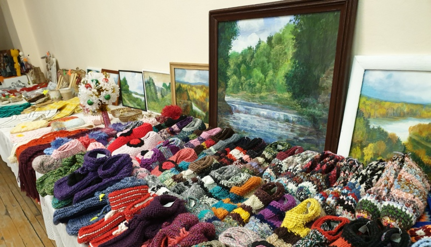 Atvērta Ogres invalīdu biedrības biedru rokdarbu izstāde – pārdošana