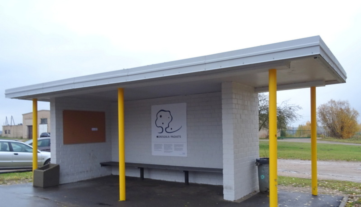 Ogresgala pagastā atjaunota autobusu pietura “Kārļi”