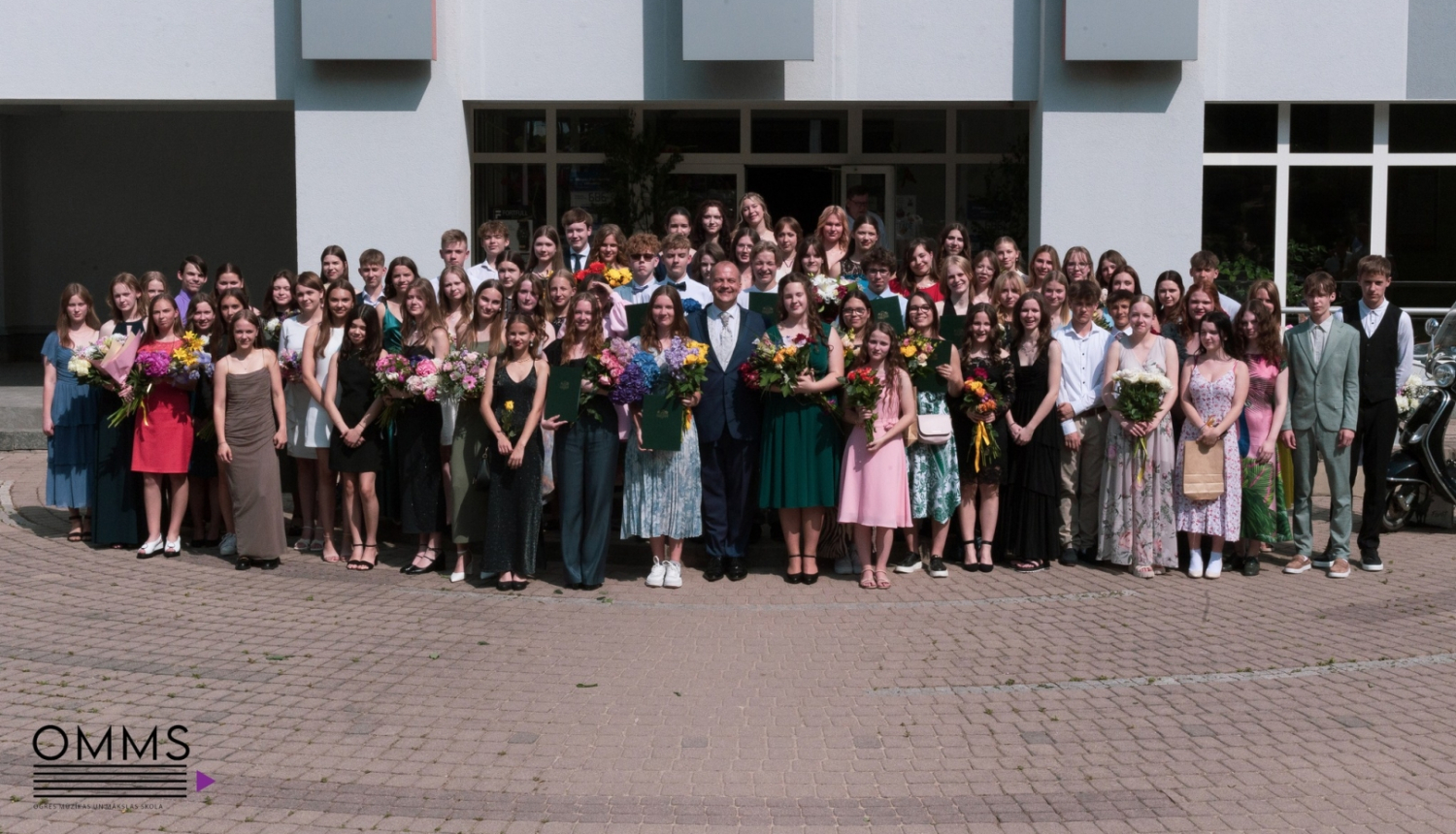 Ogres Mūzikas un mākslas skolēni ar A. Laktīgalu, izlaidums