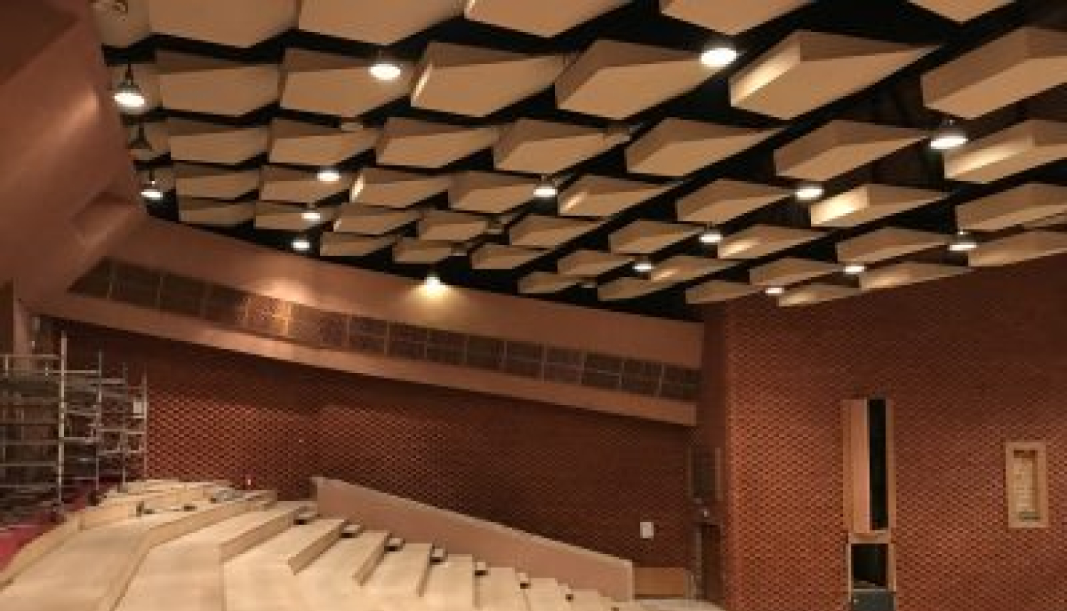 Notiek ONKC Lielās zāles atjaunošanas darbi