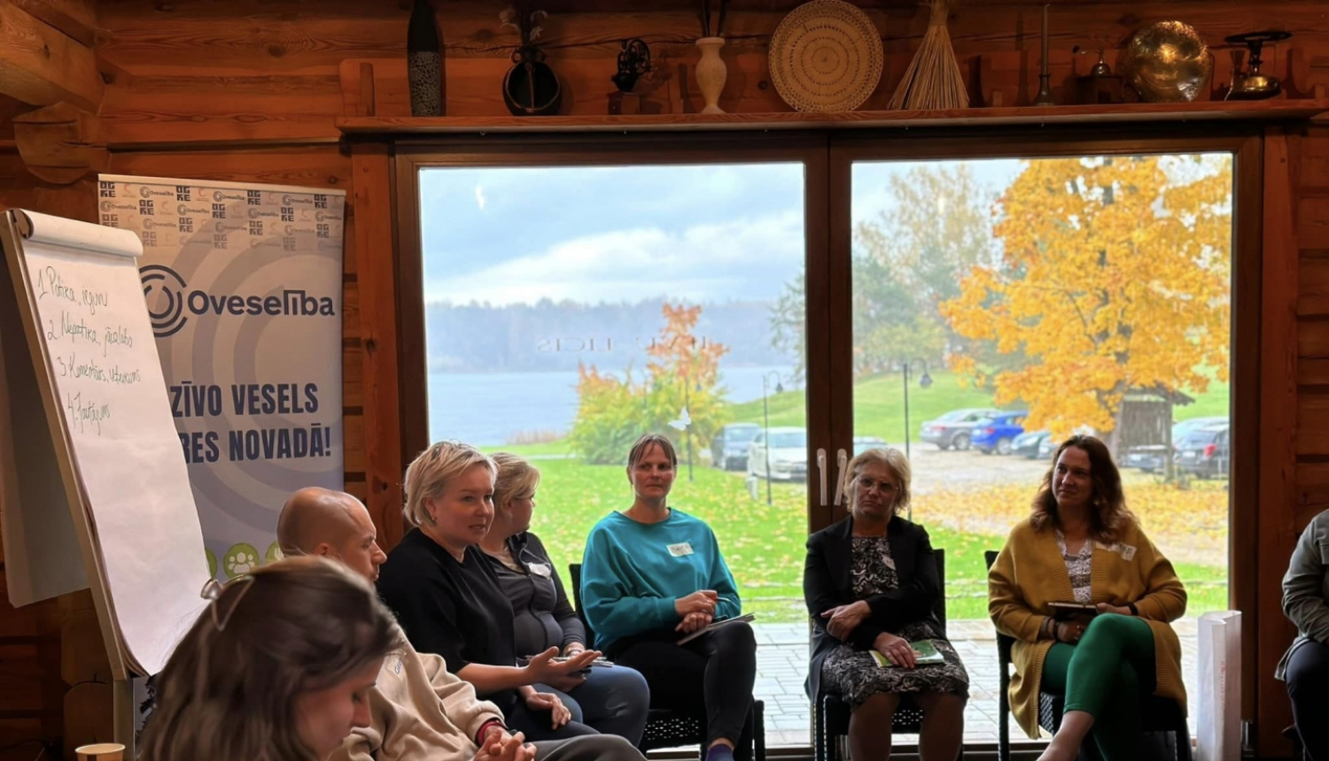 Oveselības un biedrības "Papardes zieds" organizēts seminārs novada pedagogiem