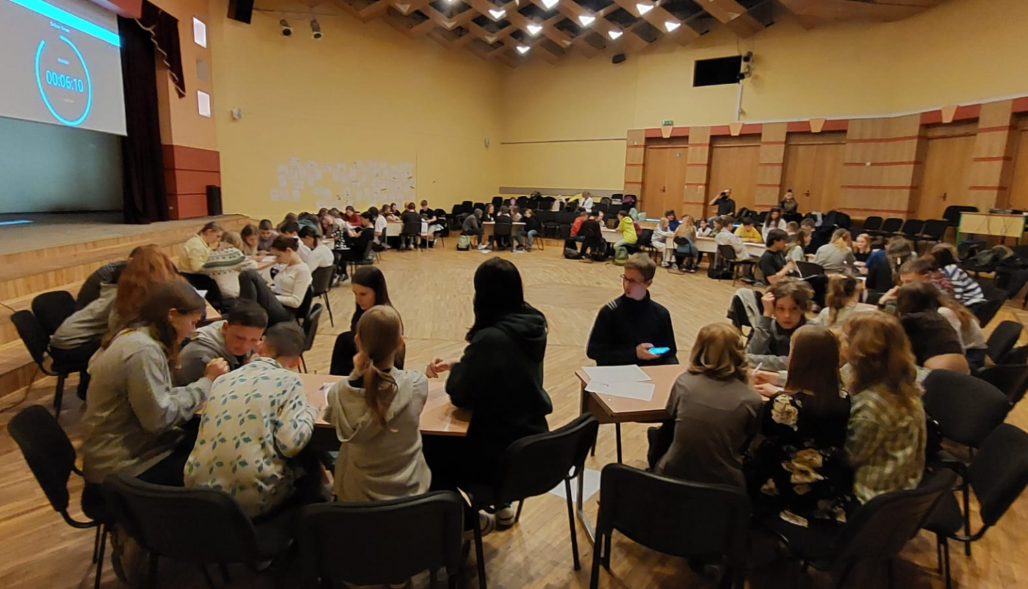 Ogres novada 6. klašu skolēni piedalās konkursā angļu valodā "Jautrais karuselis" Ogres Valsts ģimnāzijā