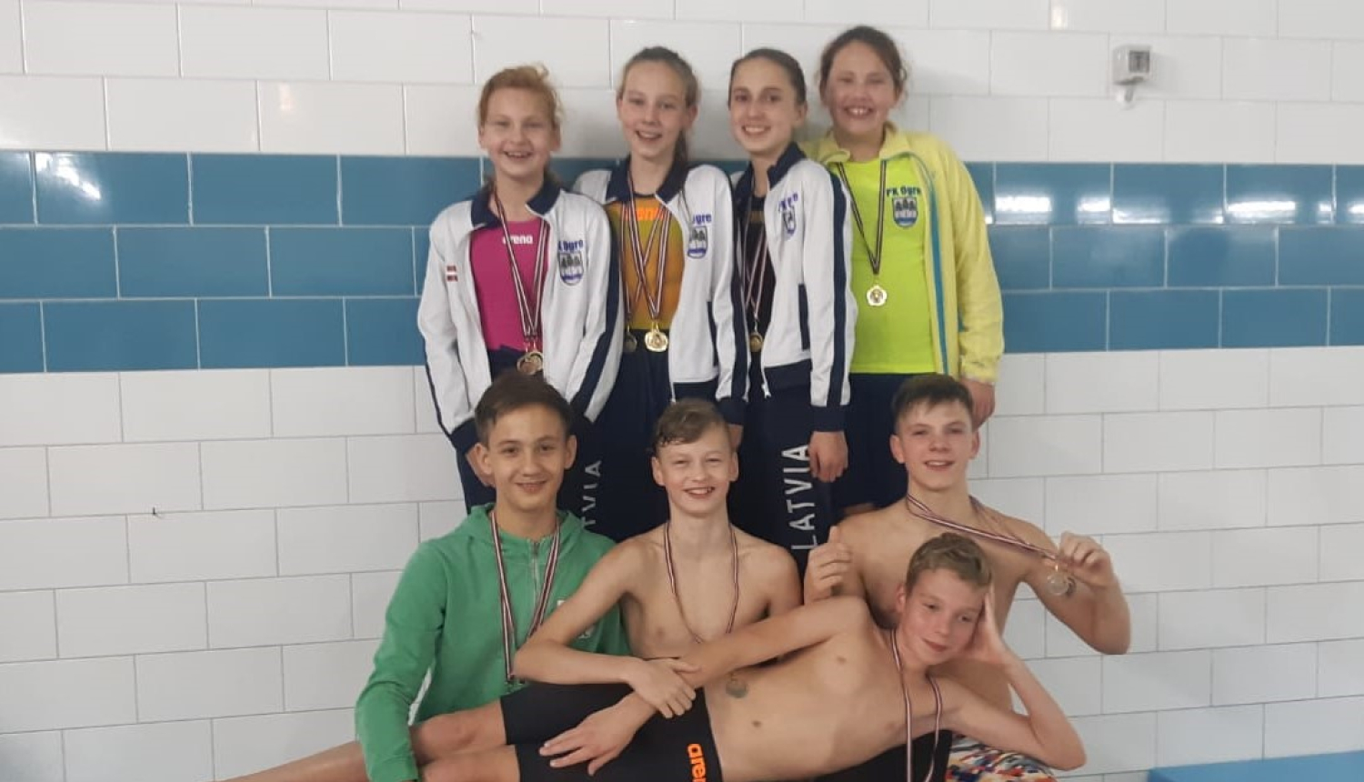 Peldēšanas kluba "Ogre" audzēkņiem sacensībās Jelgavā 9 medaļas