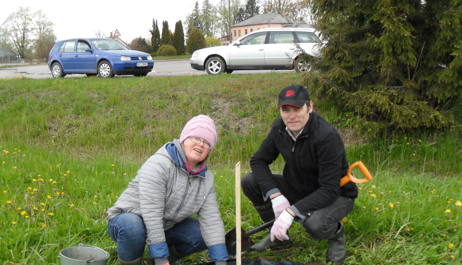 Ķeipenē talcinieki iestādījuši 20 priedītes